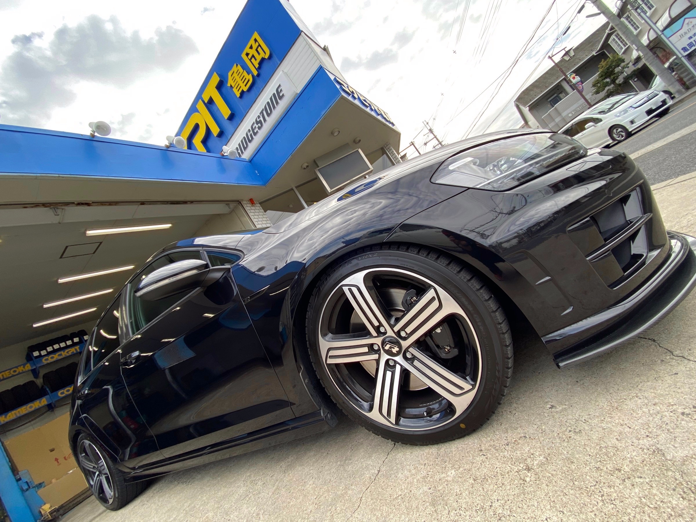 フォルクスワーゲン ゴルフ7R 車検 低ダストブレーキパッド 交換 | フォルクスワーゲン ゴルフ7 R 足まわり（サスペンション・ブレーキ）  足まわり（サスペンション・ブレーキ） > その他足回り関連パーツ | KAMEOKA DIARY | コクピット 亀岡 | 車のカスタマイズに ...