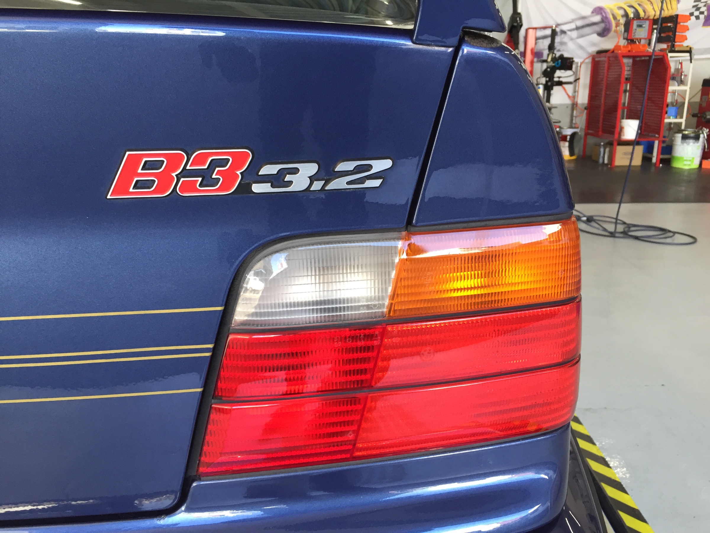 アルピナ 6 3 2 エンジンオイル交換 Bmw アルピナ メンテナンス オイル バッテリー他 スタッフ日記 コクピット21世田谷 車のカスタマイズにかかわるスタッフより