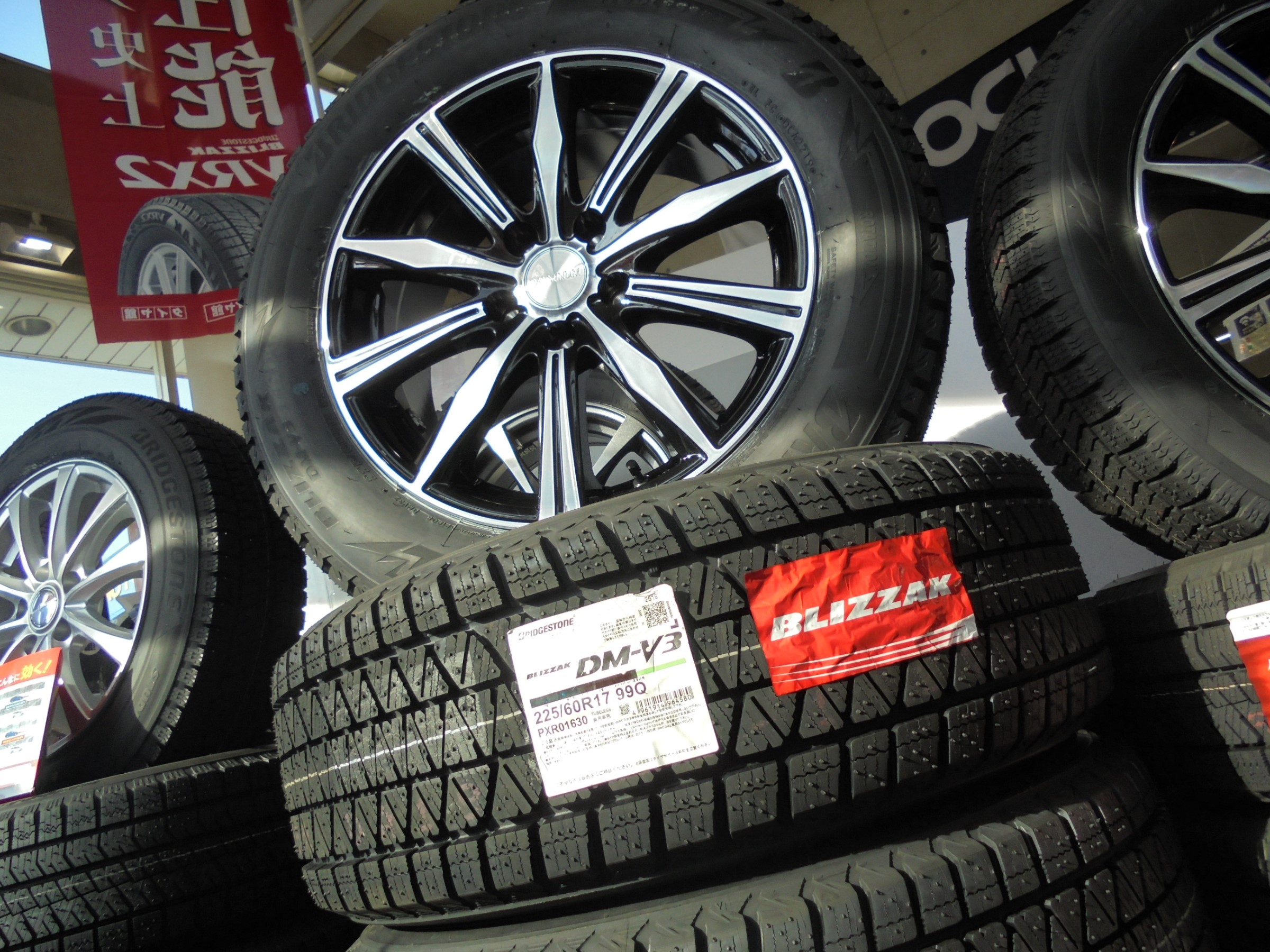 BLIZZAK DM-V3スタッドレス＋ホイールレンジローバー235/65R18-