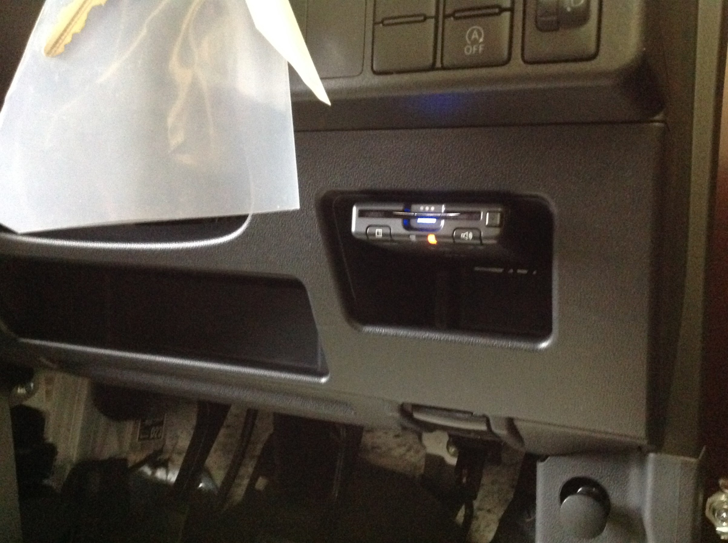 新車２台にナビ装着です トヨタ ピクシスメガ Av カーナビ ドライブレコーダー Etc Av カーナビ ドライブレコーダー Etc ナビゲーション取付 スタッフ日記 コクピット きねいわ 車のカスタマイズにかかわるスタッフより