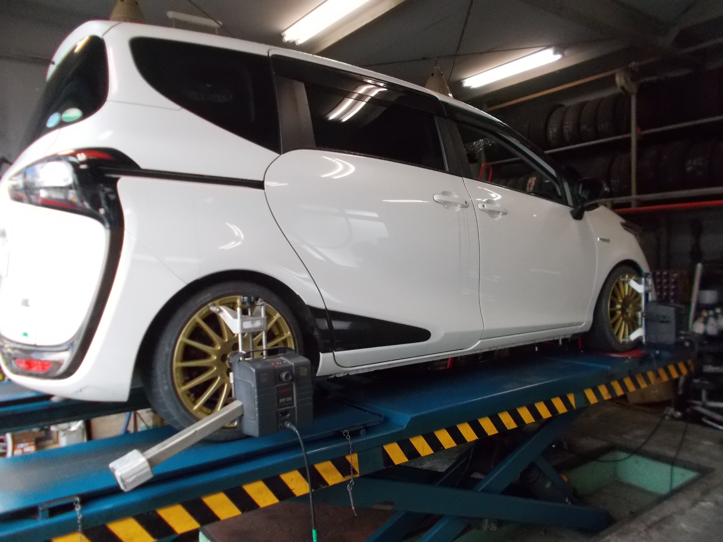 シエンタ テイン製車高調「FLEX-Z」装着&アライメント作業 シエンタ テイン製車高調「FLEX-Z」装着&アライメント作業