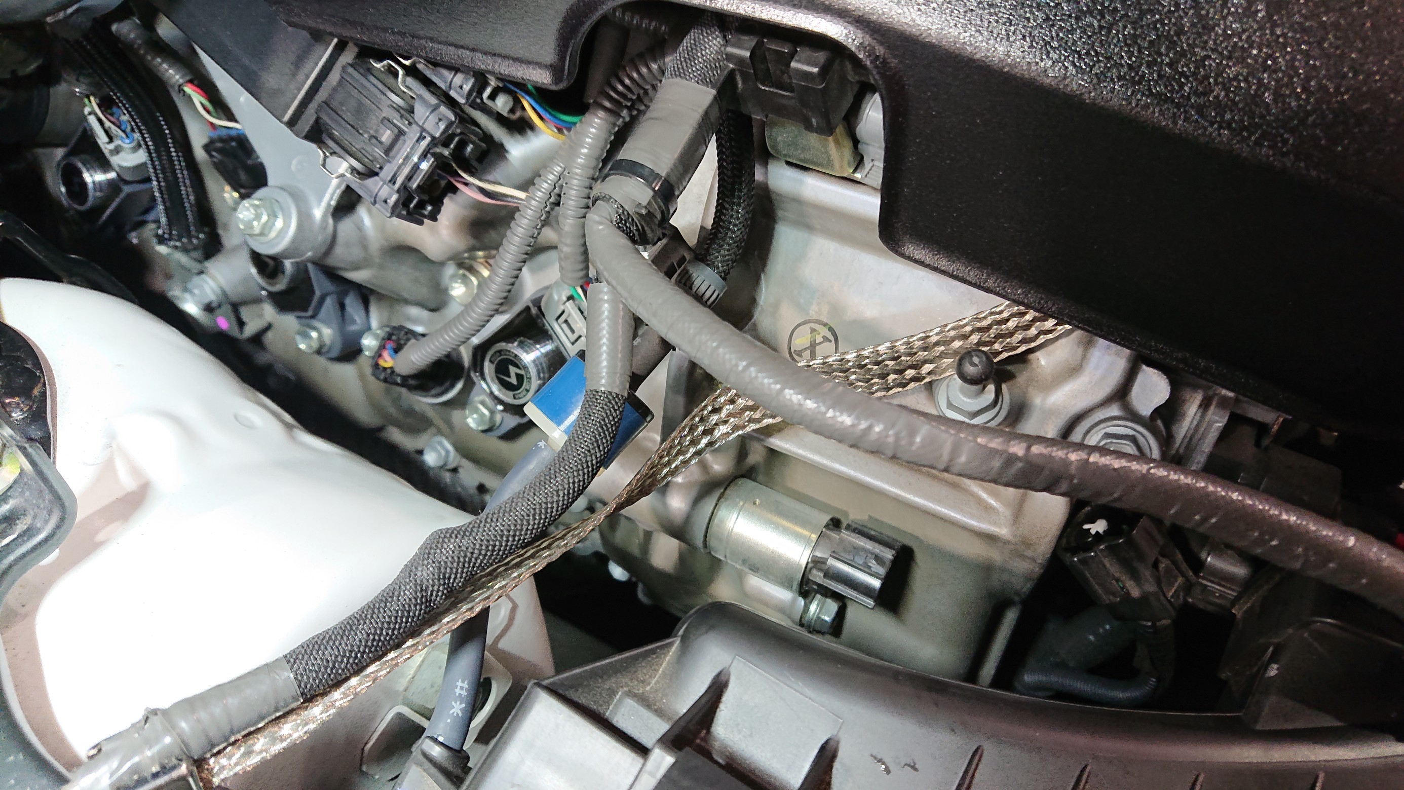 格安即決 201 202 クラウン インテーク LEXON TOY-6335 クァンタムソレノイド 204 203 200 アスリートGRS