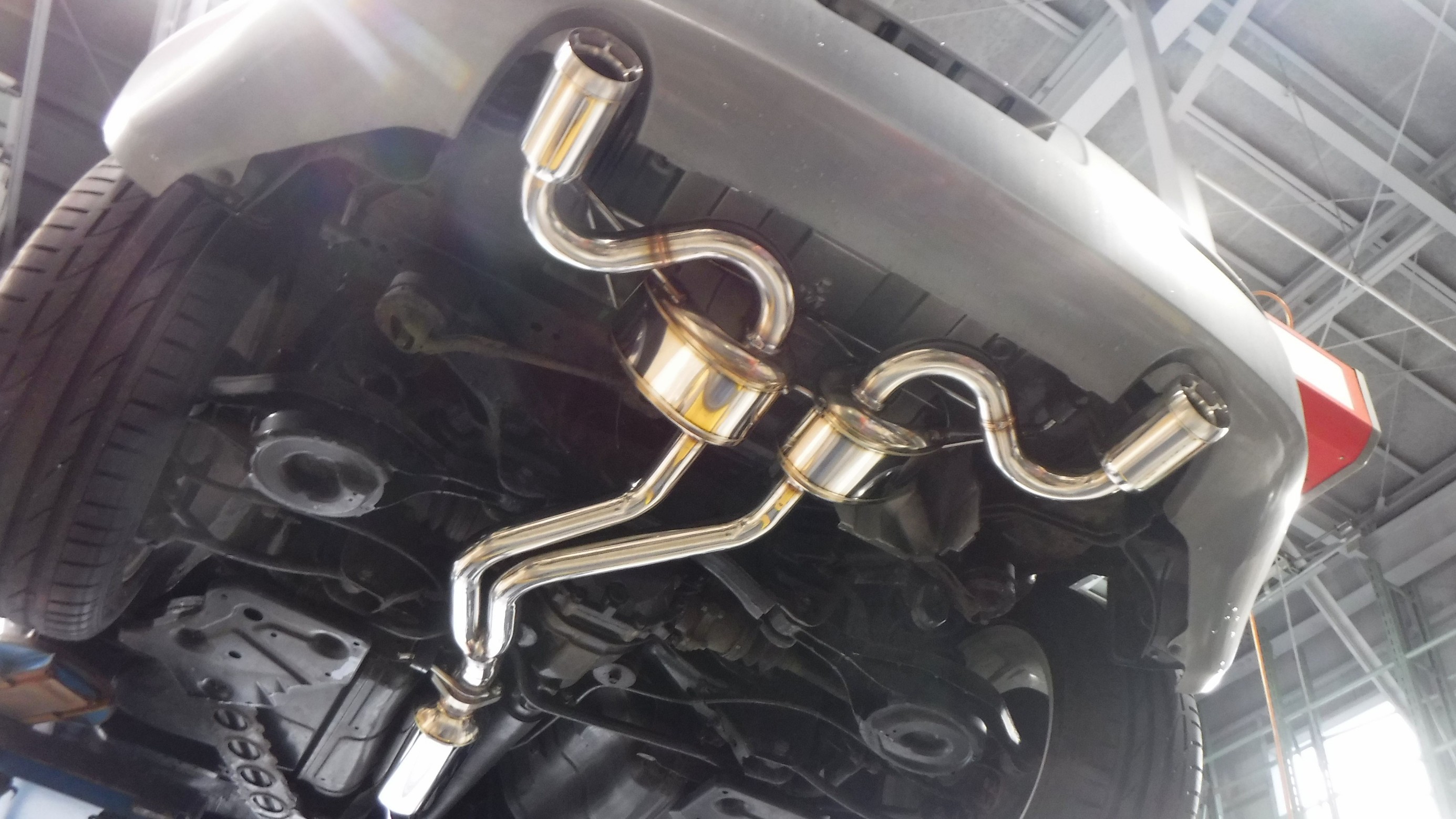 SACLAM（サクラム）サイレンサー キット取付 ／ 日産 Z33 フェアレディZ | 日産 フェアレディZ 吸・排気系 吸・排気系 >  吸排気系関連パーツ取付 | Feel Book | スタイルコクピット フィール | 車のカスタマイズにかかわるスタッフより