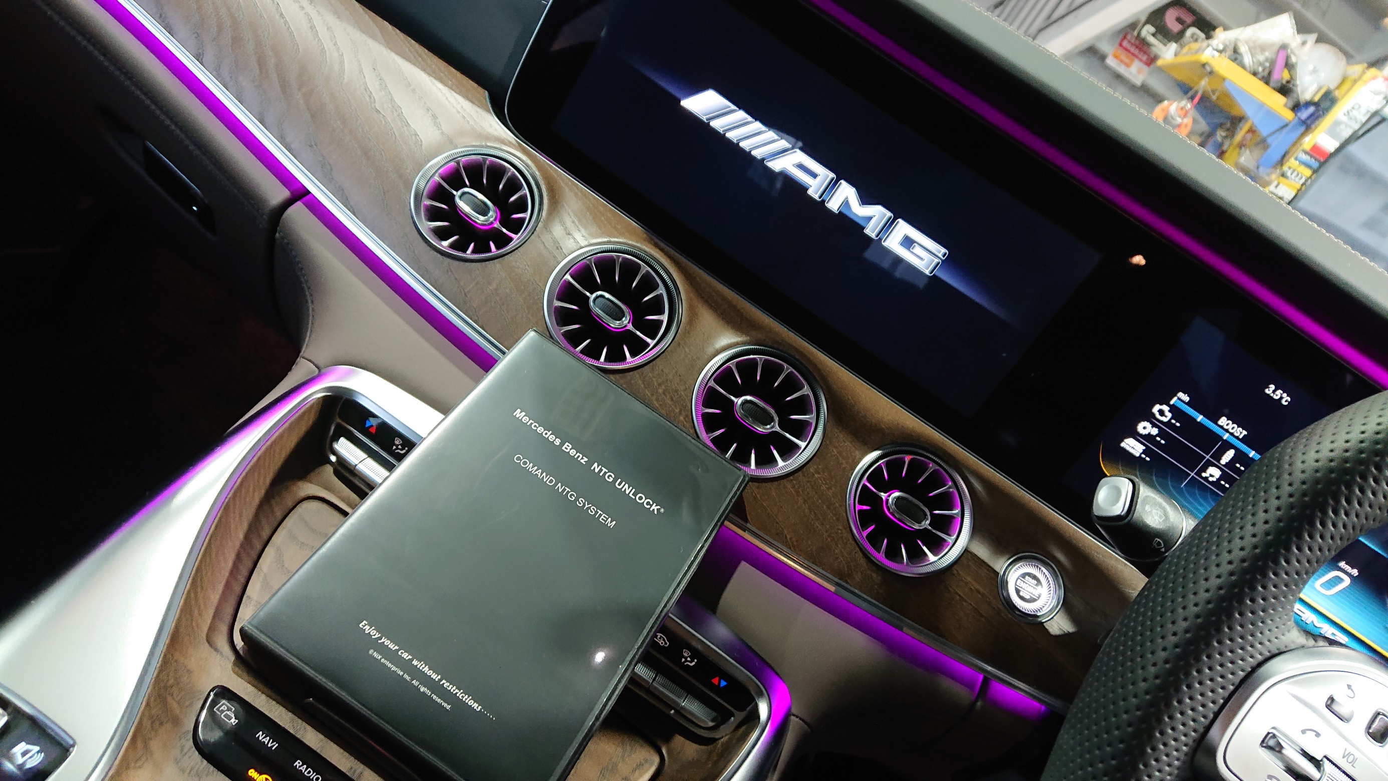 Mercedes-AMG X290 GT53 4MATIC+ の映像視聴制限解除で NTG UNLOCK® 5.5 施工。 | メルセデスAMG GT  AV・カーナビ・ドライブレコーダー・ETC AV・カーナビ・ドライブレコーダー・ETC > オーディオ取付 | Feel Book |  スタイルコクピット フィール | 車のカスタマイズに ...