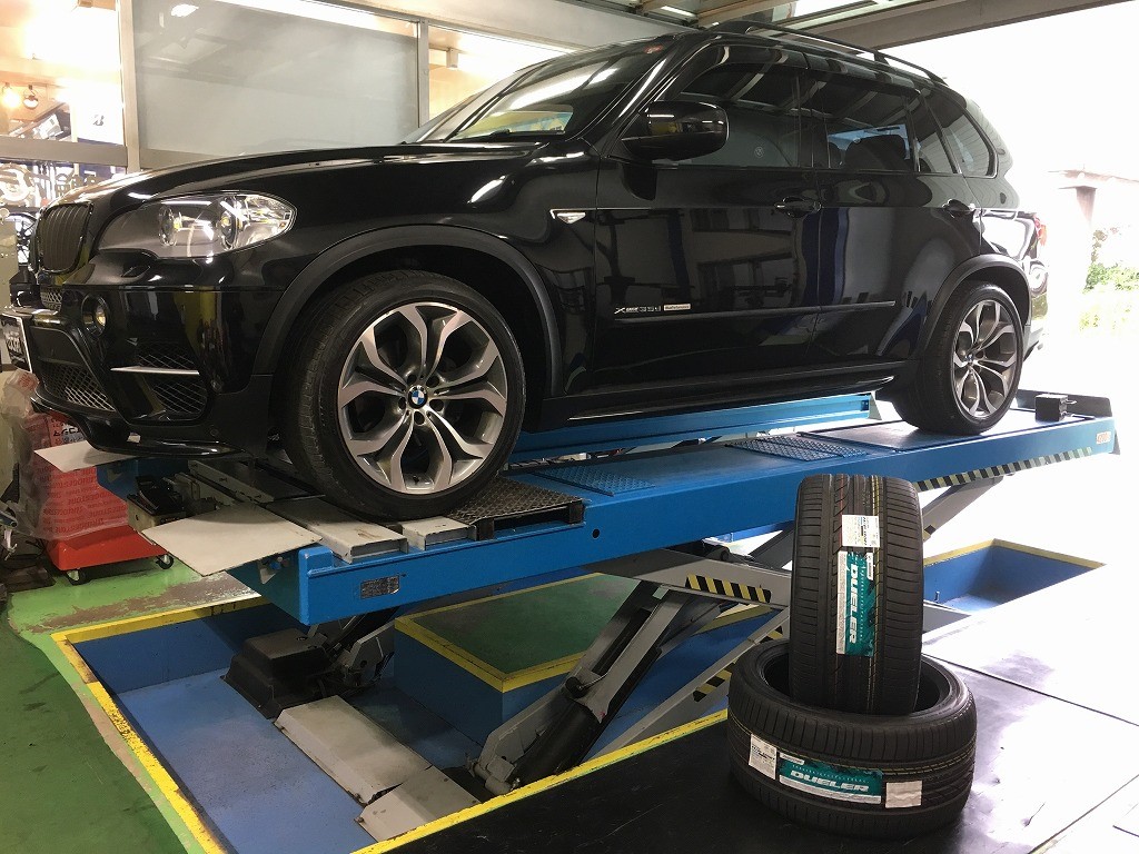 Bmw X5 ローダウン タイヤ交換 アライメント調整 Bmw X5 足まわり サスペンション ブレーキ ホイール 4輪トータルアライメント測定 調整 スタッフ日記 コクピット コジマ 車のカスタマイズにかかわるスタッフより