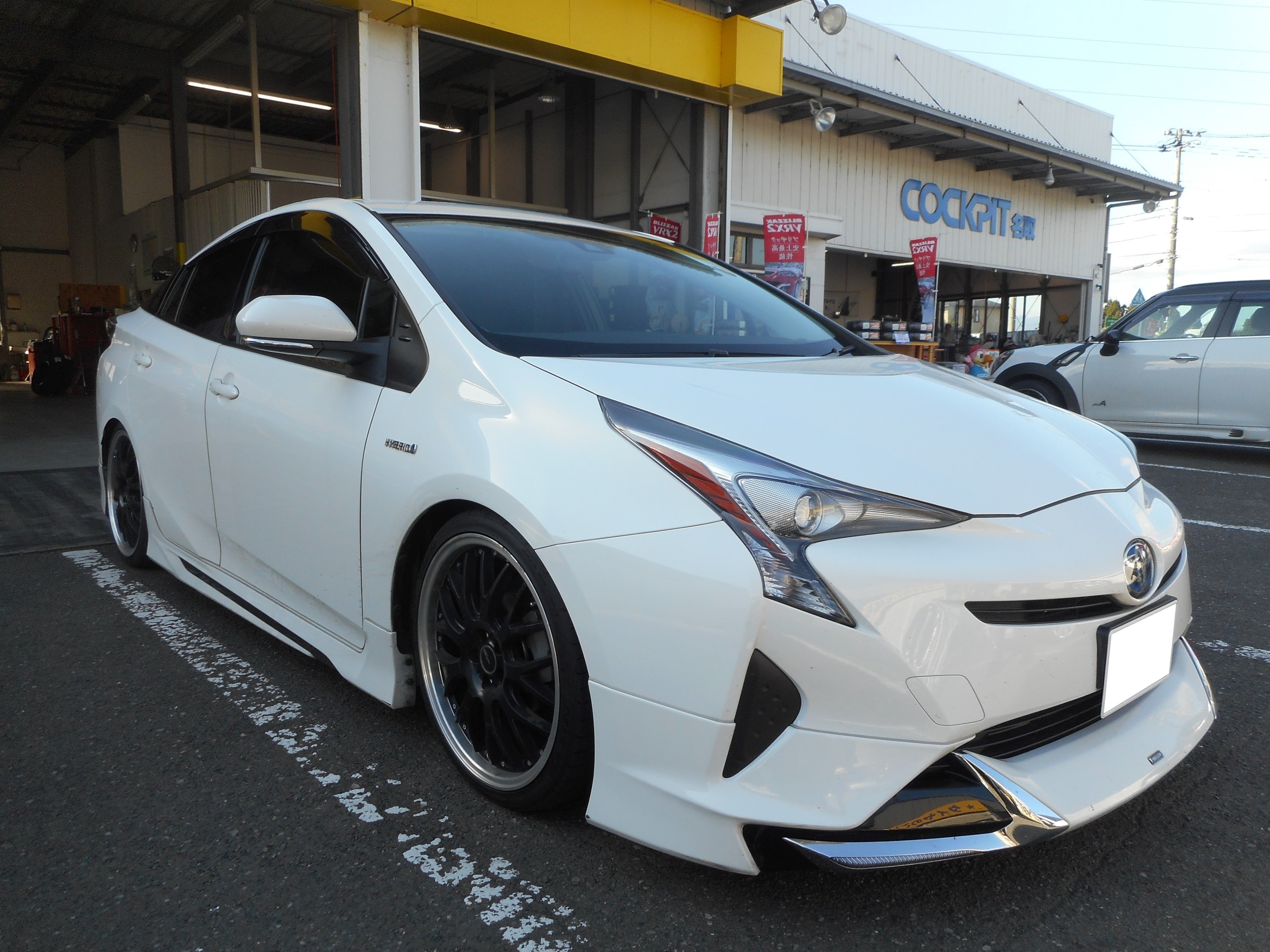 プリウス ZVW50 ショック交換 | カスタマイズ別ショーケース