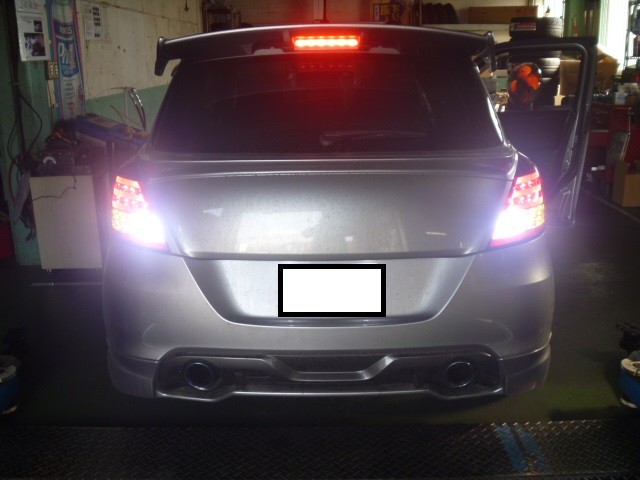 Zc32sにledテールランプ取り付け スズキ スイフト スポーツ Hid Led その他電装系 Hid Led その他電装系 電装系関連パーツ取付 アフターパーツ取り付け事例 コクピット 麻生 お店の得意技紹介