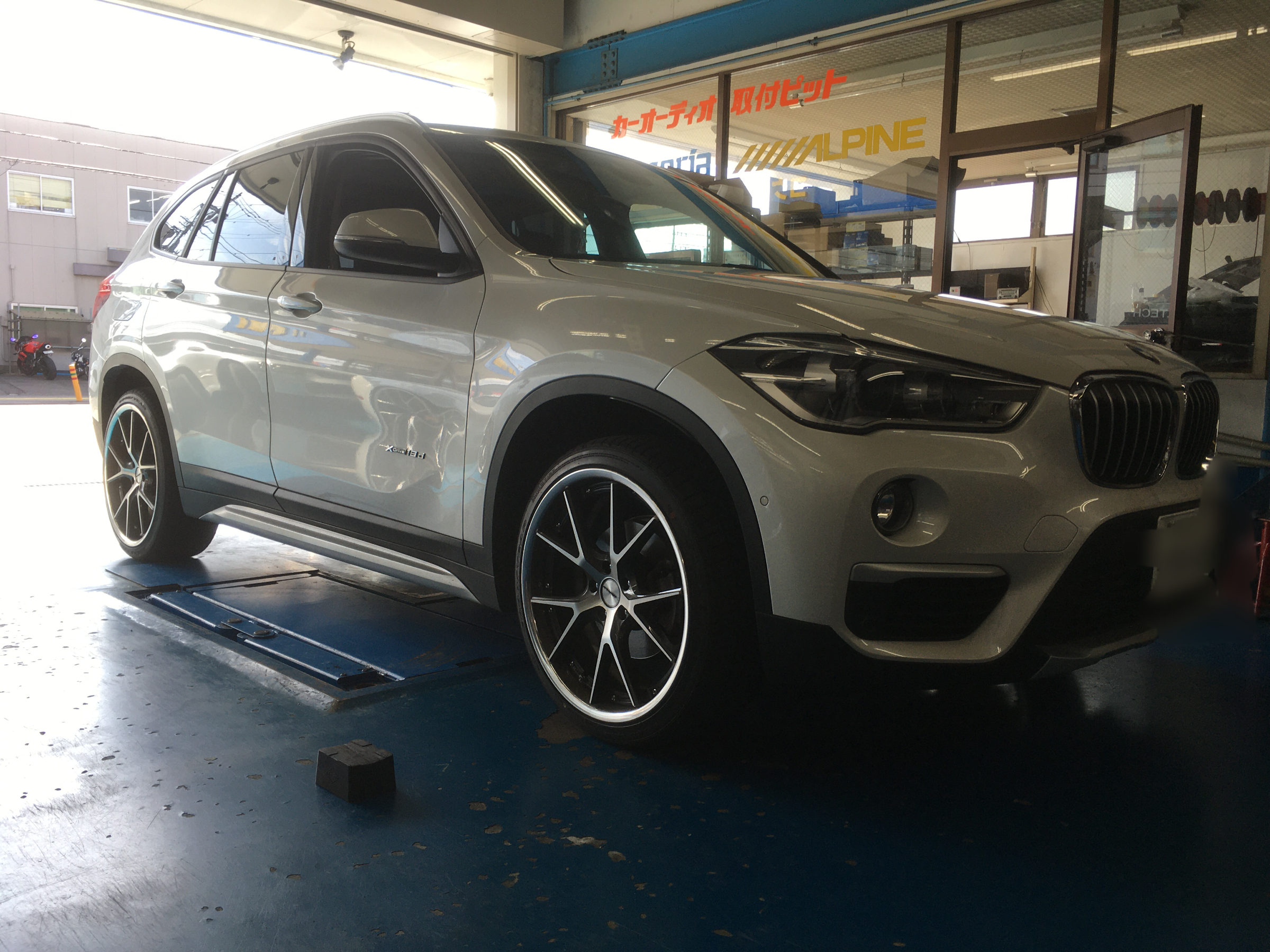 Bmw X1に車高調取り付け カスタマイズ日記 コクピット 相模原 車のカスタマイズにかかわるスタッフより