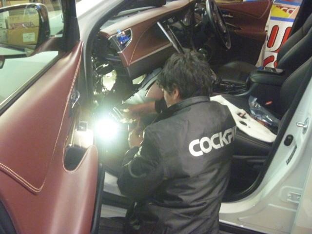煽り運転 危険運転対策 ドライブレコーダーの取り付け トヨタ ハリアー Av カーナビ ドライブレコーダー Etc Av カーナビ ドライブレコーダー Etc ドライブレコーダー取付 アフターパーツ取り付け事例 コクピット 麻生 お店の得意技紹介