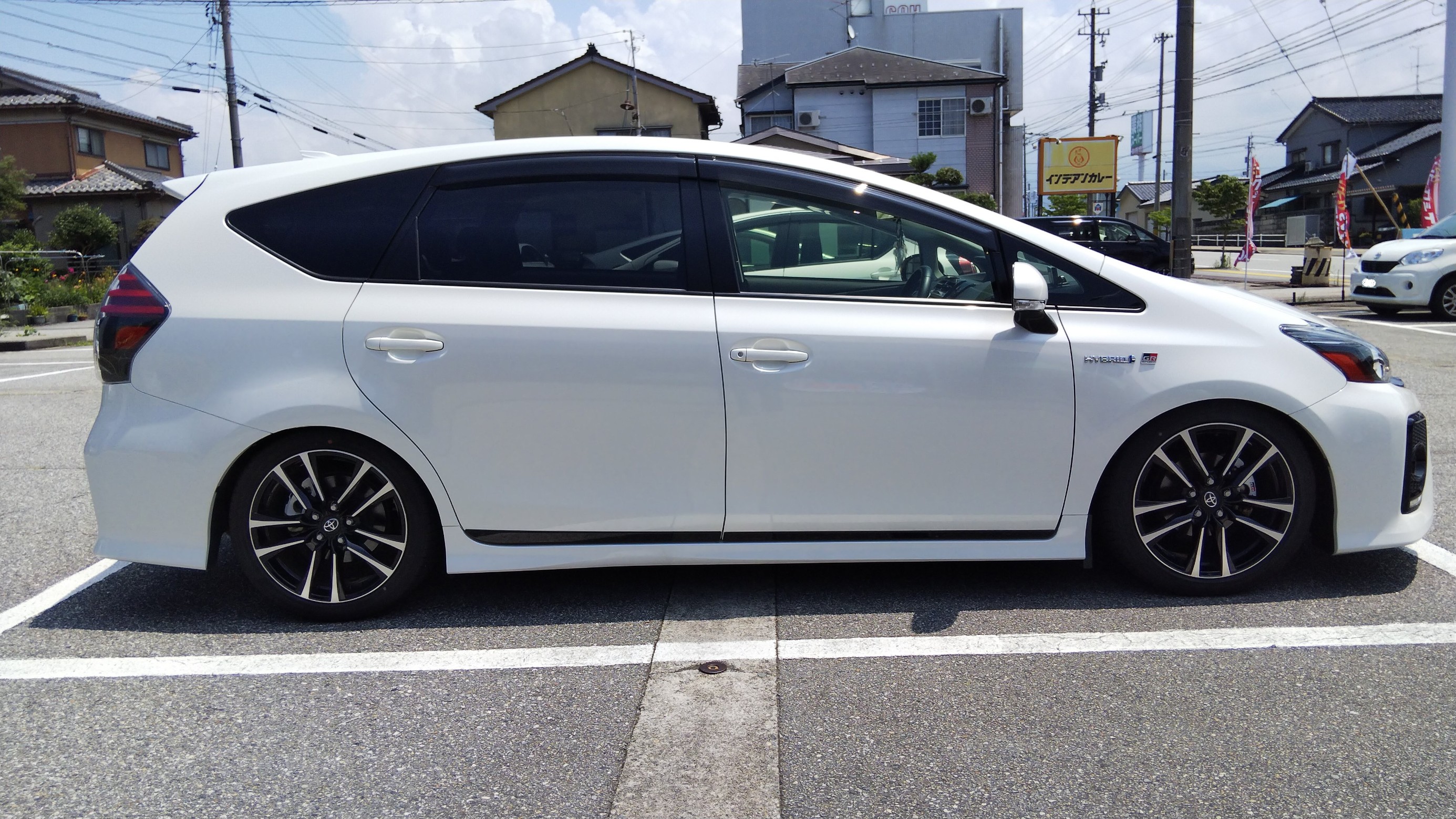 プリウスα GR SPORTをもっとローダウン | トヨタ プリウスα GRスポーツ