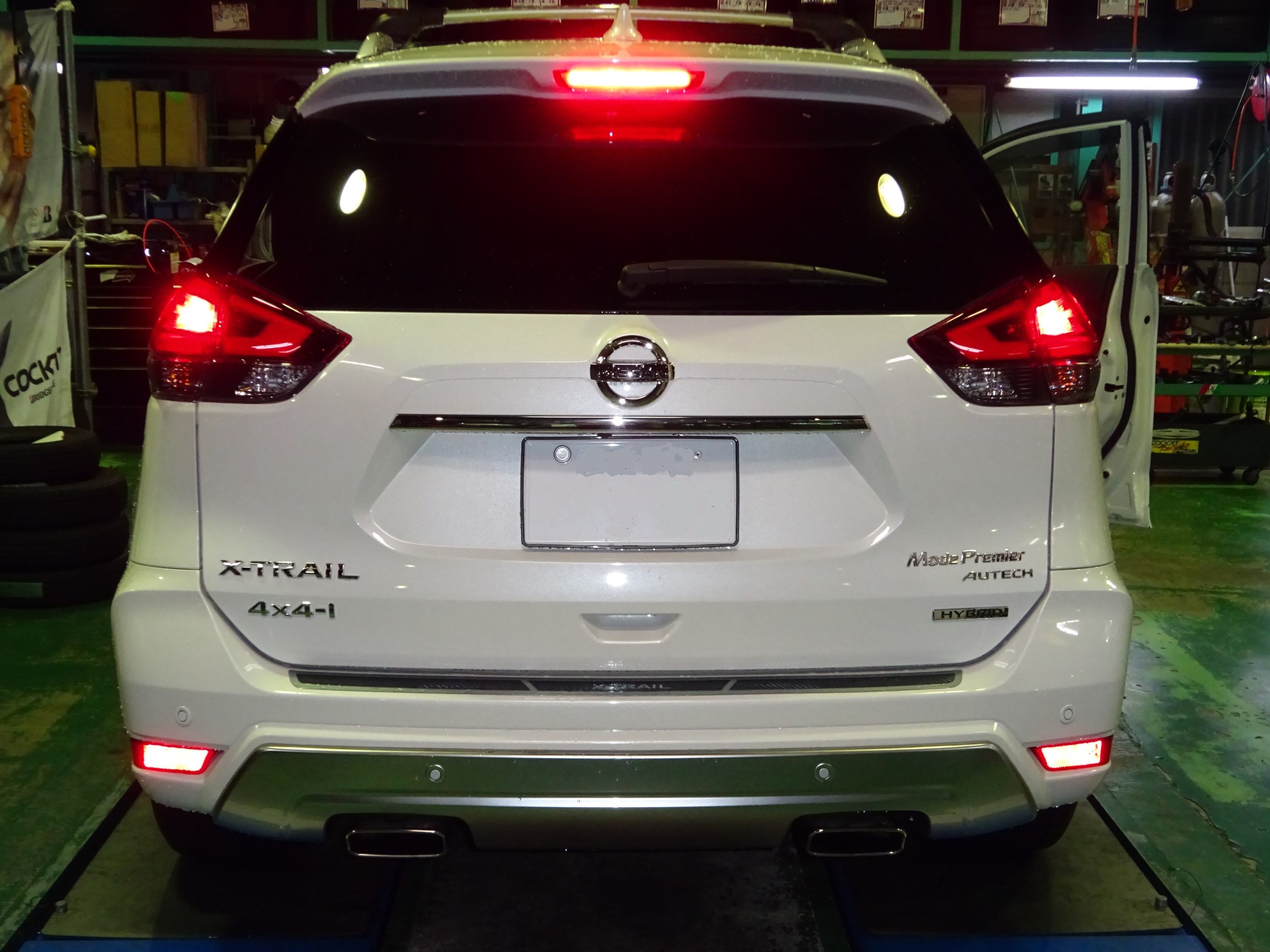 ブレーキランプをLEDバルブに！ | 日産 エクストレイル HID・LED ...