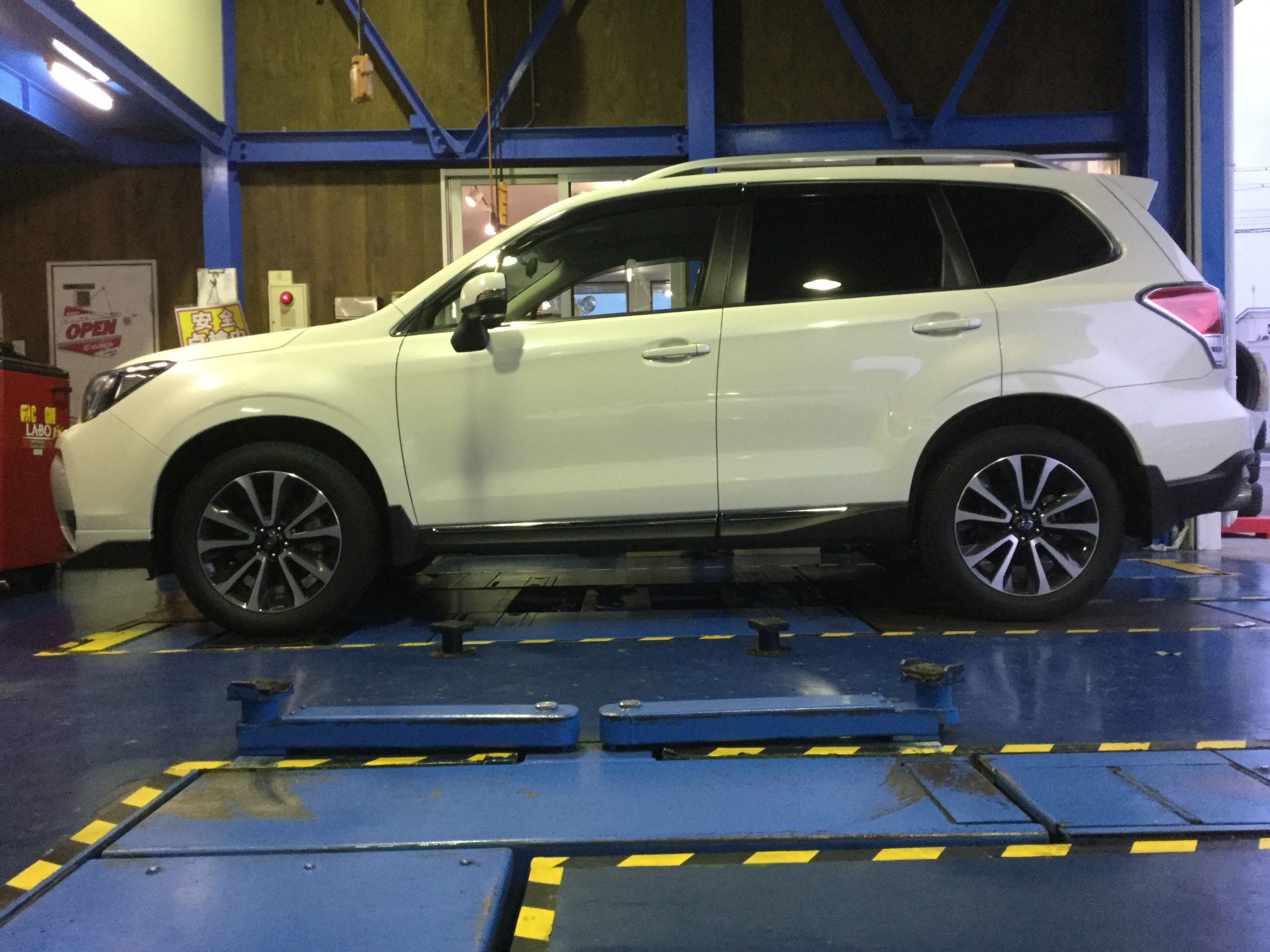◇ スバル フォレスター TEIN リフトアップ車高調Z4&EDFC取付