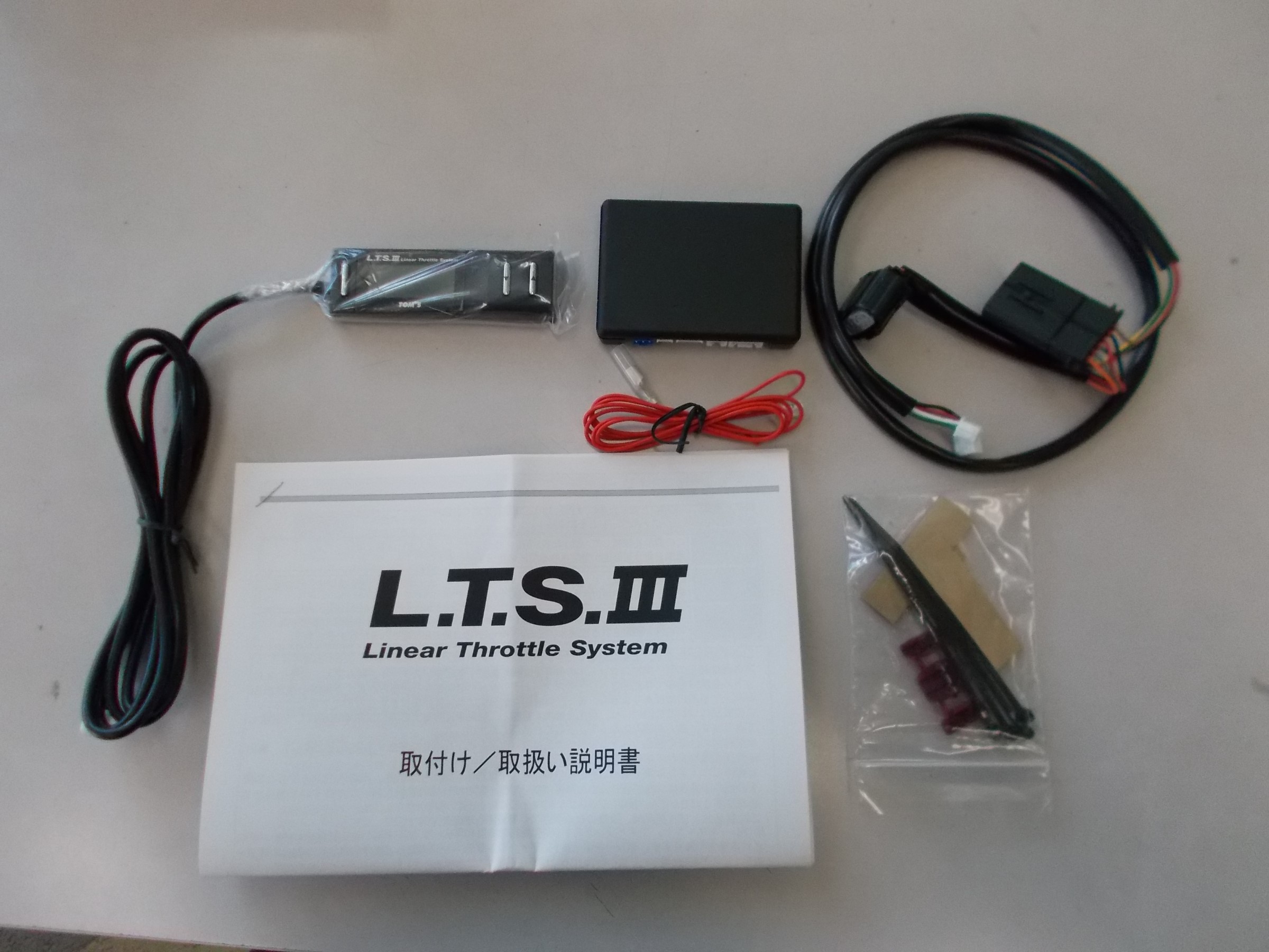 C-HR トムス製電子スロットルコントローラー「L.T.SⅢ」装着