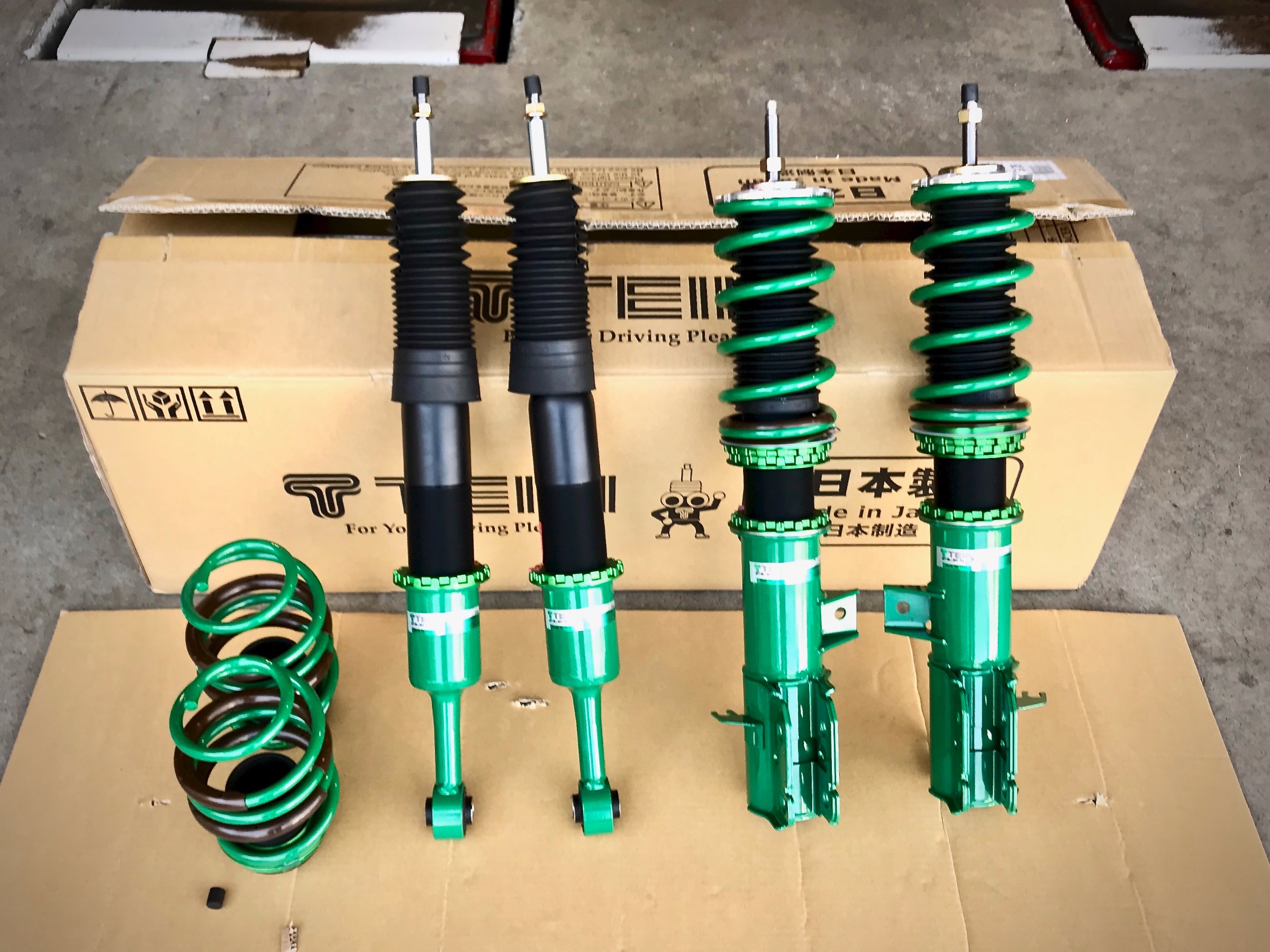 ど*ん様 SWK サスペンションスプリング zc33s ど*ん様 SWK サスペンションスプリング zc33s ど*ん様 SWK