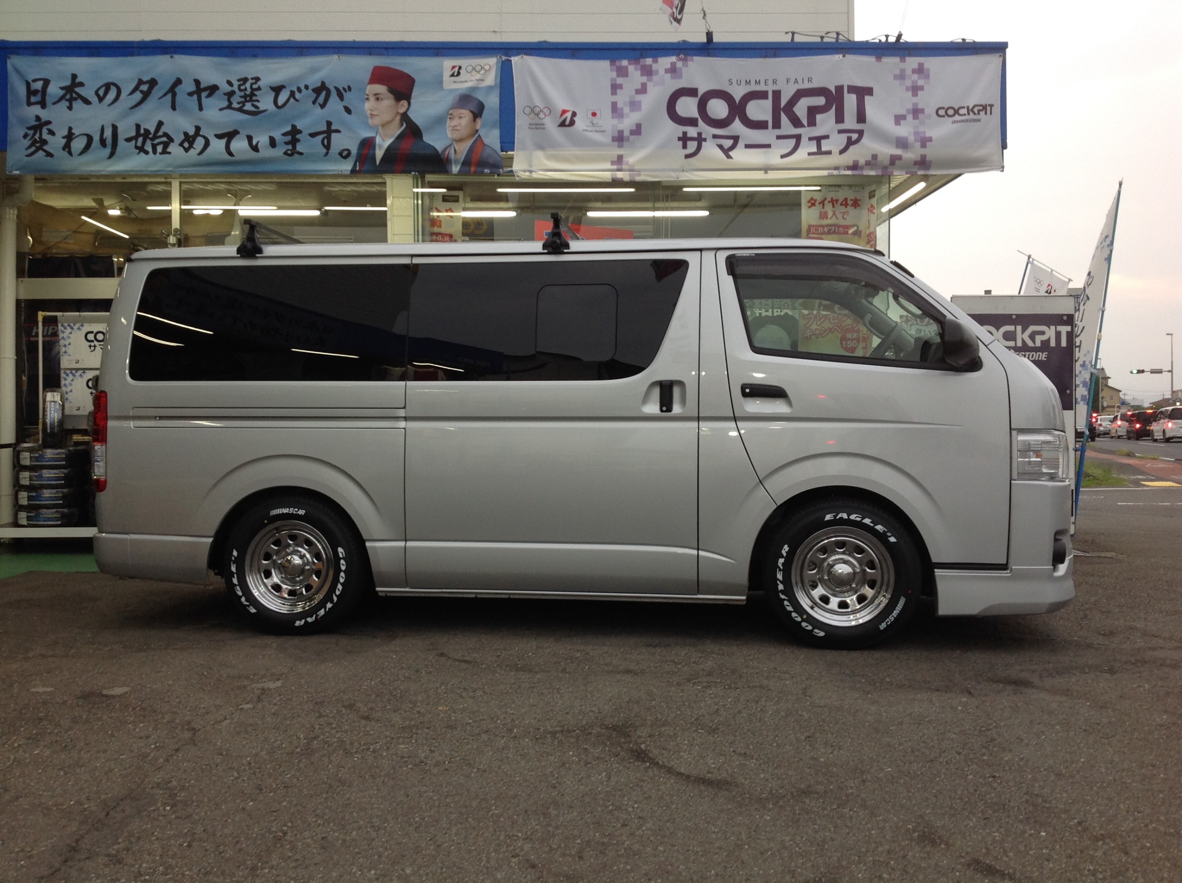 ハイエース × ローダウン | テクニカルショーケース