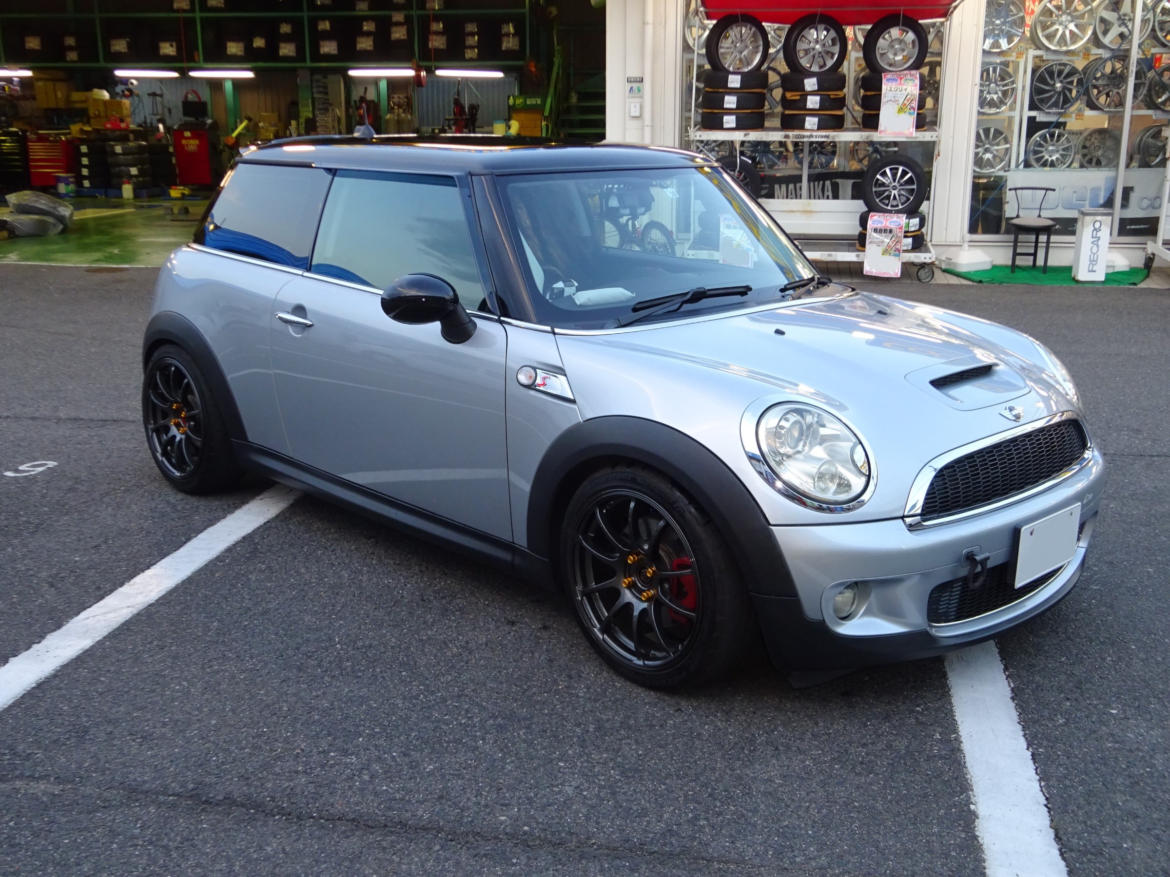 R56ミニのメンテナンスをご紹介 | BMW MINI その他パーツ | STAFF日記