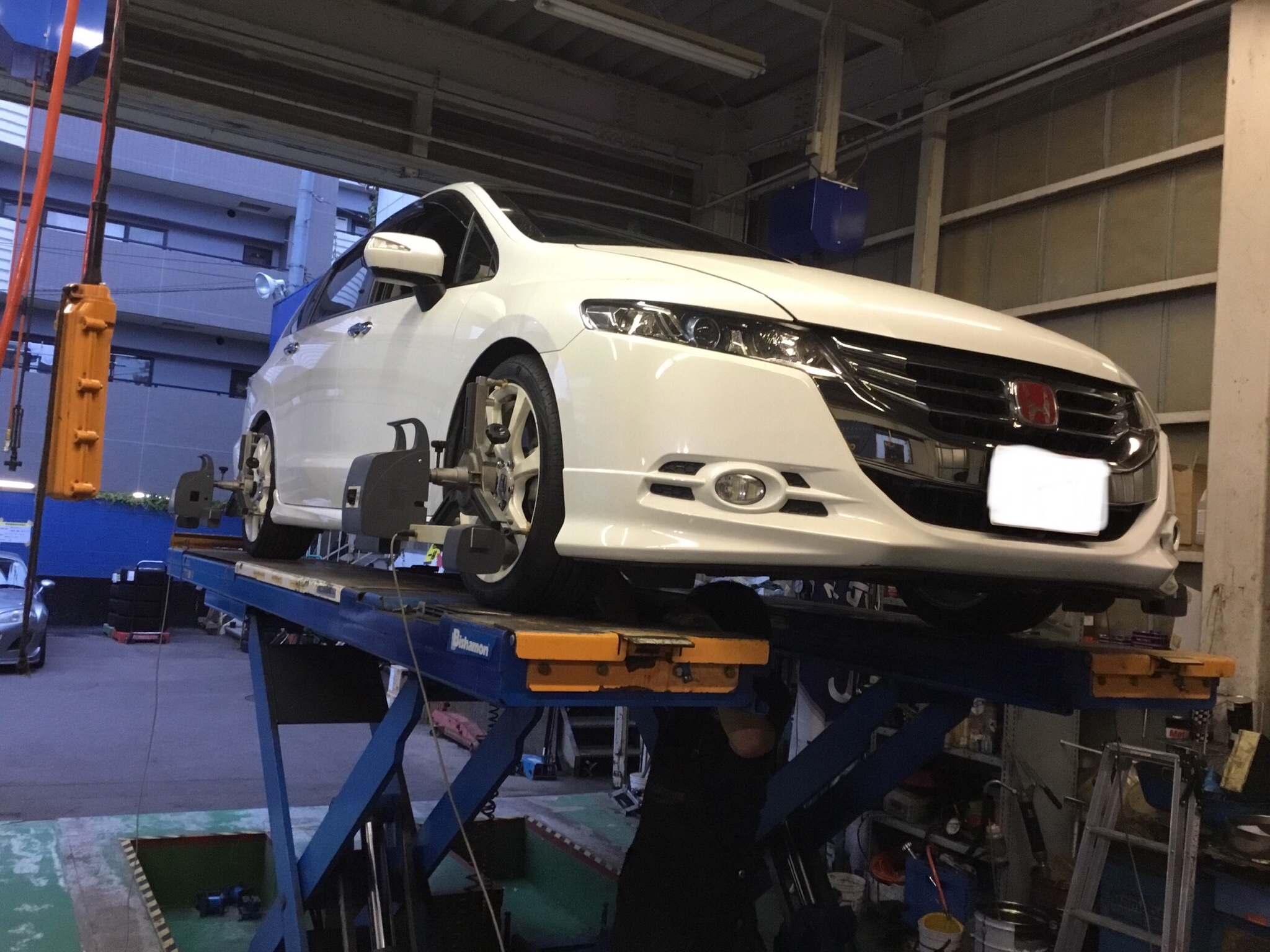 オデッセイにアライメント調整 スタッフ日記 コクピット北6 車のカスタマイズにかかわるスタッフより