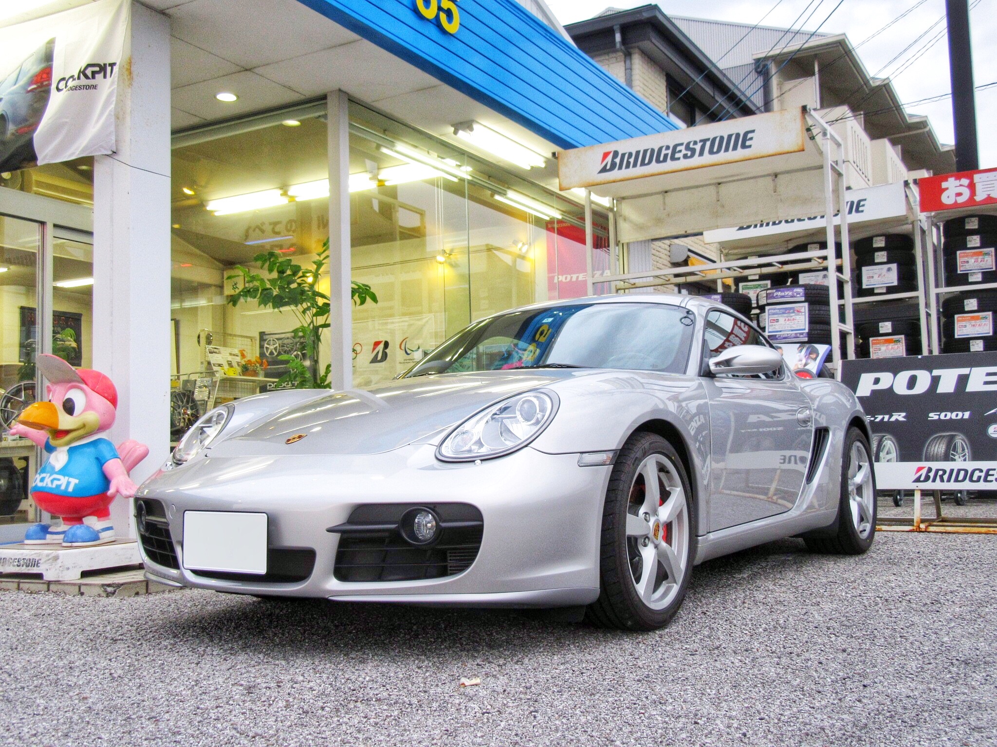 乾いたポルシェサウンドが聞きたくて ポルシェ ケイマン 店長アサコのブログ コクピット 55 車のカスタマイズにかかわるスタッフより
