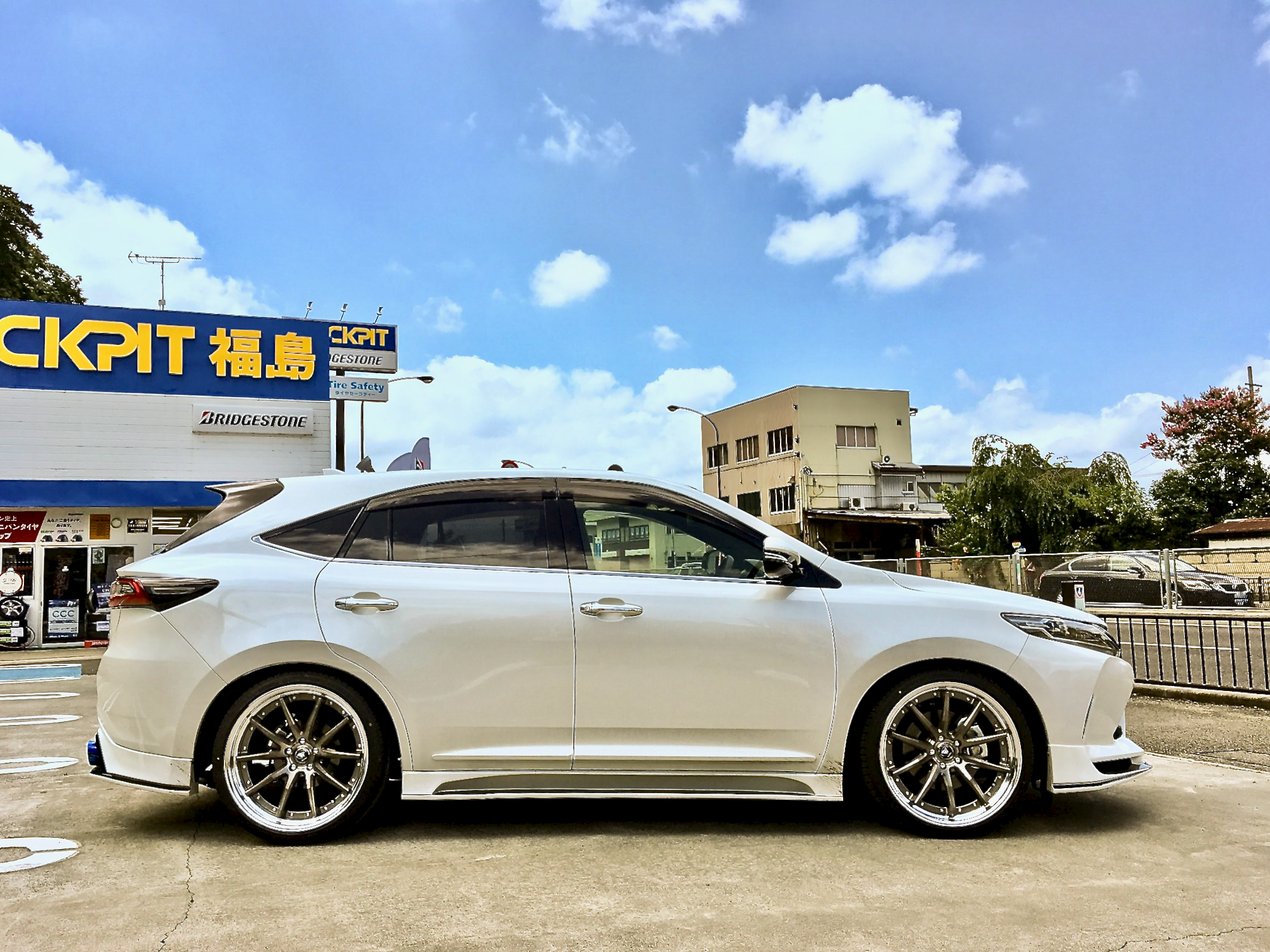 KUHL Complete Harrier ✖ VERZ-DESIGN KCV02 / VERZ-WHEELS / KUHL CONCAVE  CONCEPT | トヨタ ハリアー ホイール タイヤ > タイヤ・ホイール交換 | ☆メモらんだむ☆ | コクピット 福島 |  車のカスタマイズにかかわるスタッフより