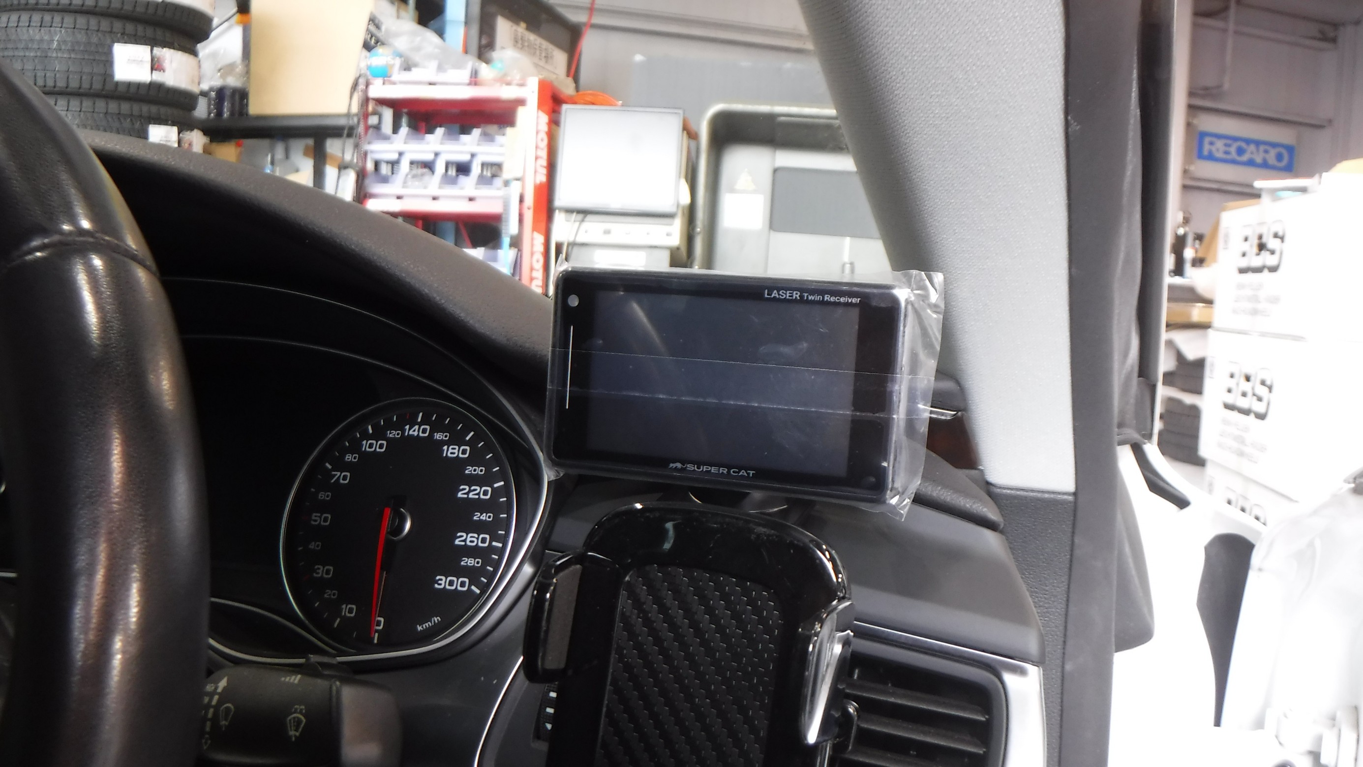 新型光オービス対応 レーダー探知機 ユピテル GS103 取付