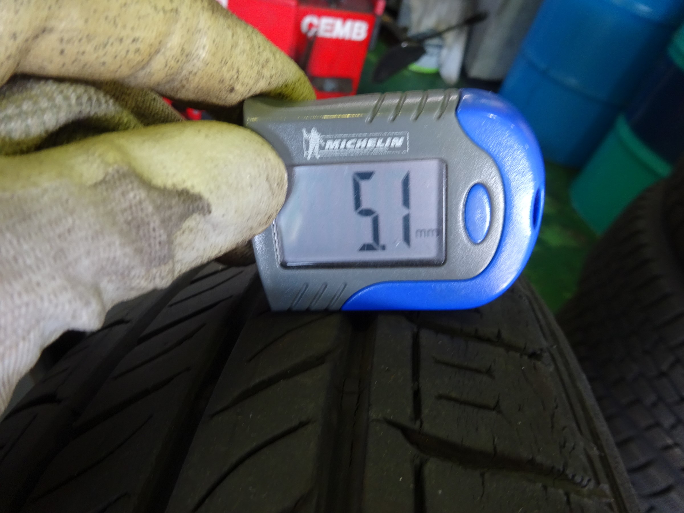 タイヤひび割れ トヨタ パッソ タイヤ Staff日記 コクピット さつま貝塚 車のカスタマイズにかかわるスタッフより