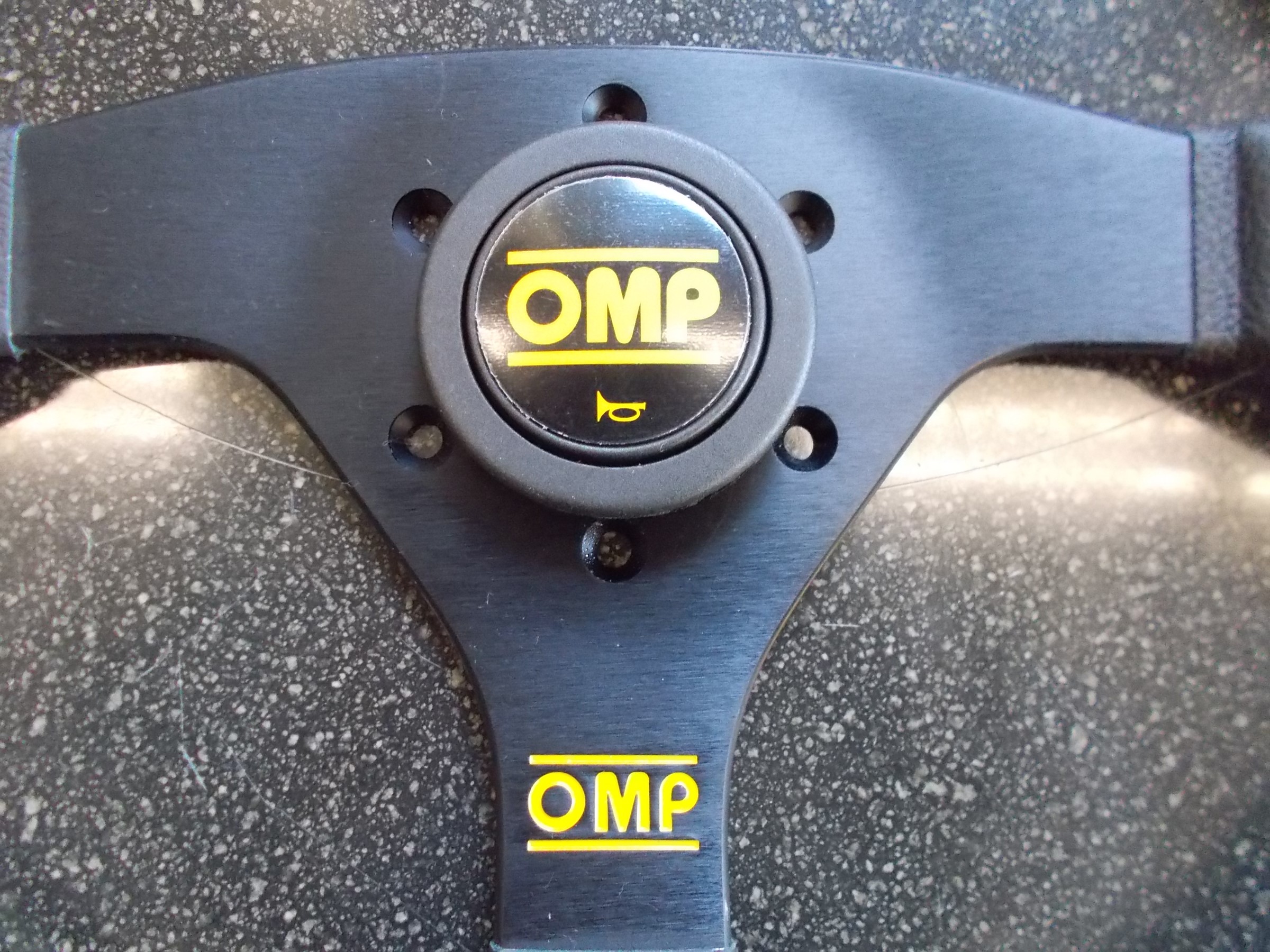 ランサーエボリューションⅨ OMP製のスポーツステアリング装着（持込み