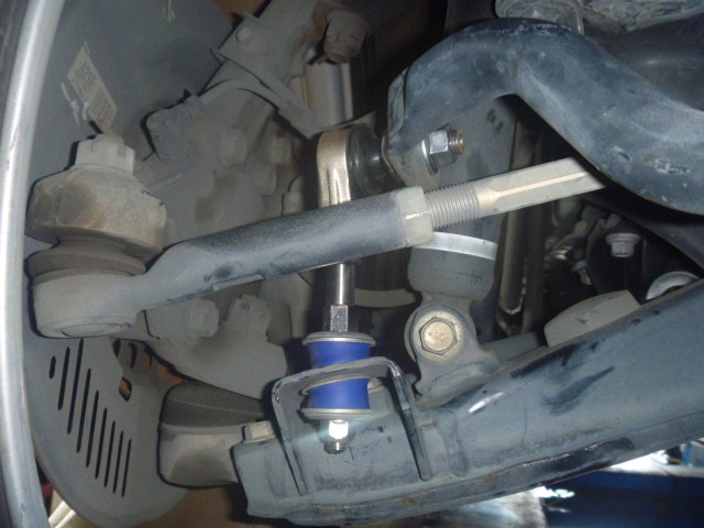 0系ハイエース 足回りから異音が 汗 トヨタ ハイエース 足まわり サスペンション ブレーキ 足まわり サスペンション ブレーキ サスペンションパーツ関連取付 アフターパーツ取り付け事例 コクピット 麻生 お店の得意技紹介