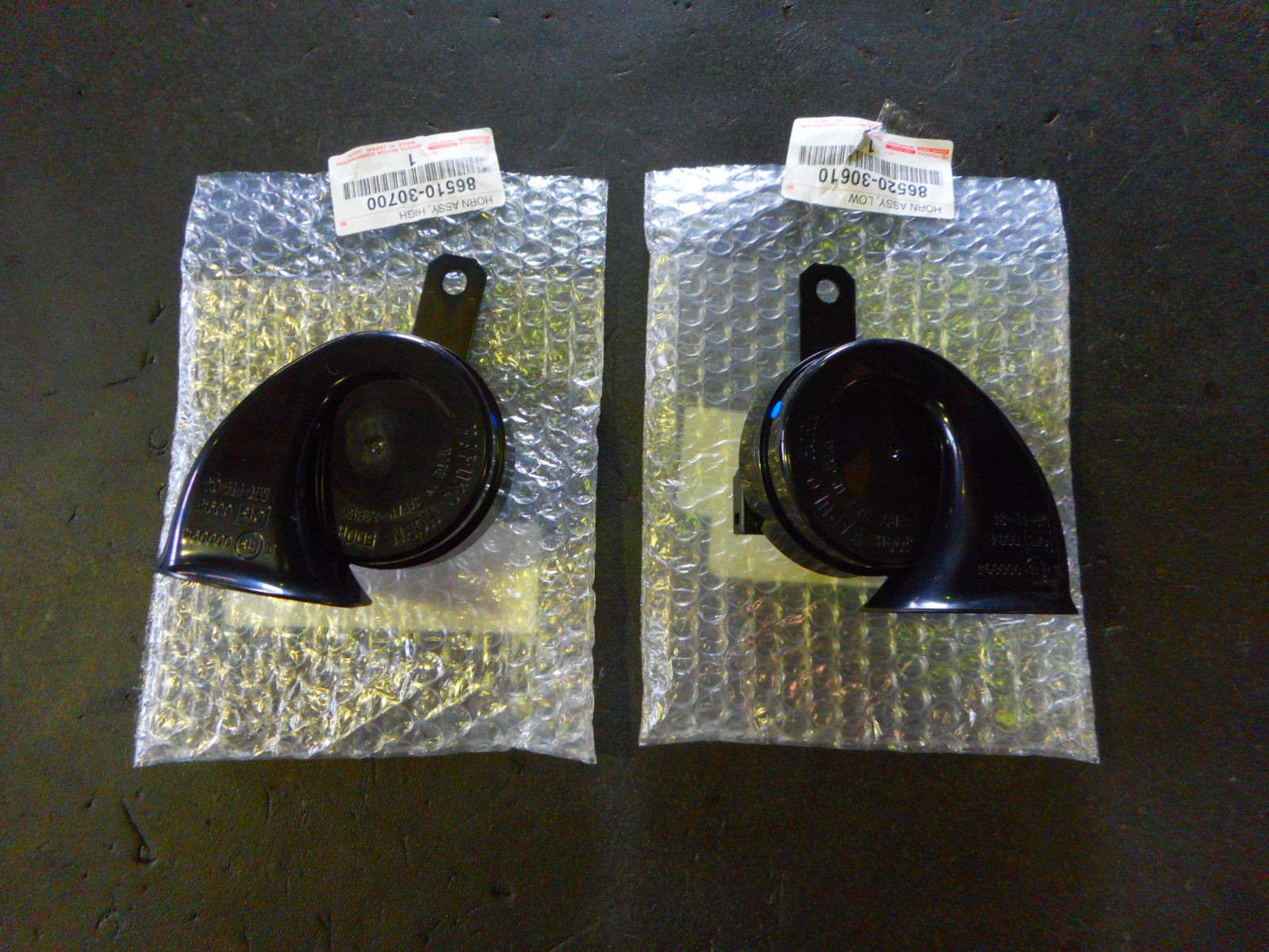 トヨタ86の ホーン交換 トヨタ 86 Hid Led その他電装系 Hid Led その他電装系 電装系関連パーツ取付 Pit作業レポート Cockpit Age3 コクピットエイジ 車のカスタマイズにかかわるスタッフより