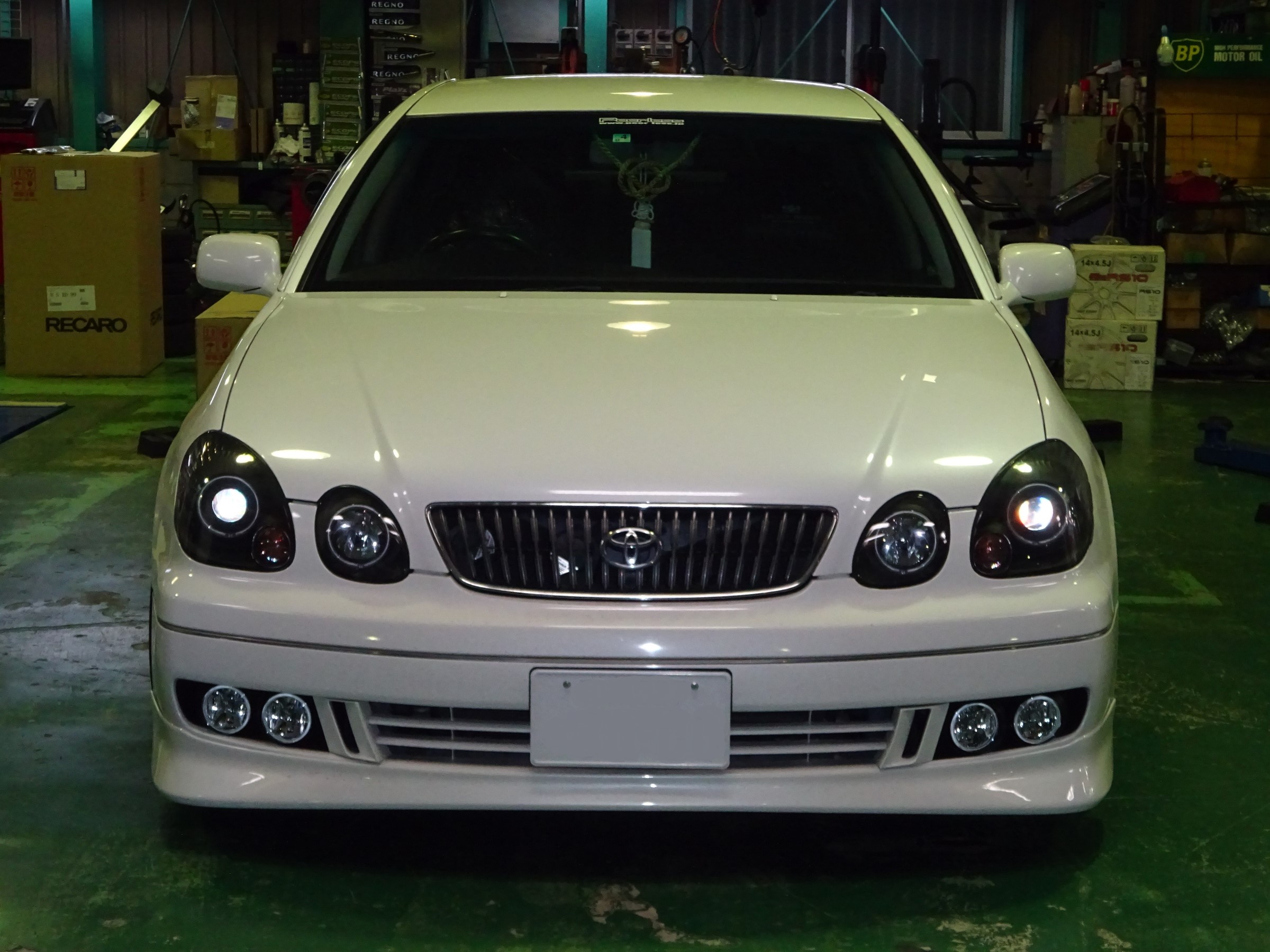 カッコ良く決まったアリストですが トヨタ アリスト Hid Led その他電装系 Hid Led その他電装系 Hidシステム取付 Staff日記 コクピット さつま貝塚 車のカスタマイズにかかわるスタッフより
