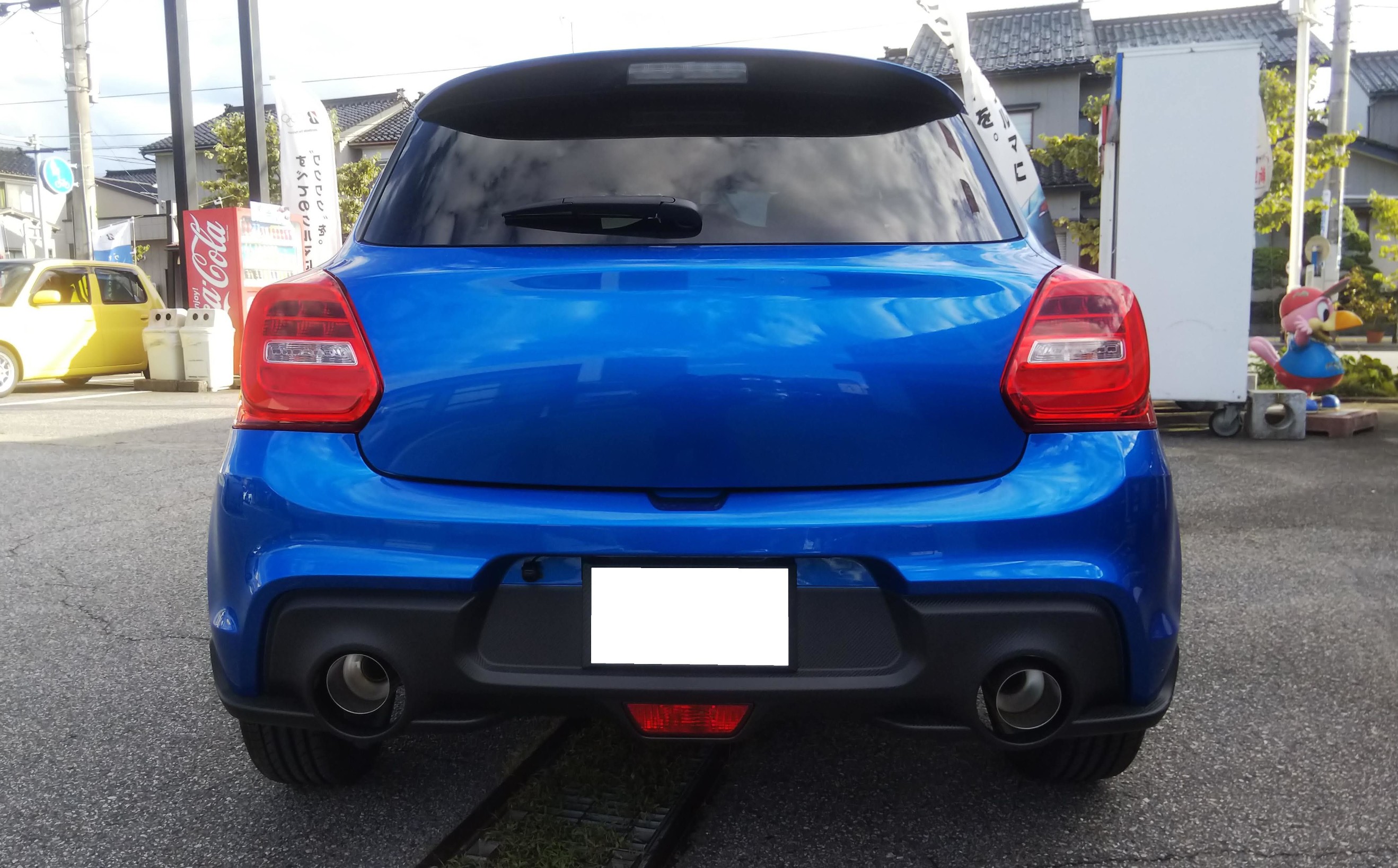 納車されて間もなくですが スズキ スイフト スポーツ 吸 排気系 吸 排気系 マフラー取付 スタッフ日記 コクピット 魚津 車のカスタマイズにかかわるスタッフより