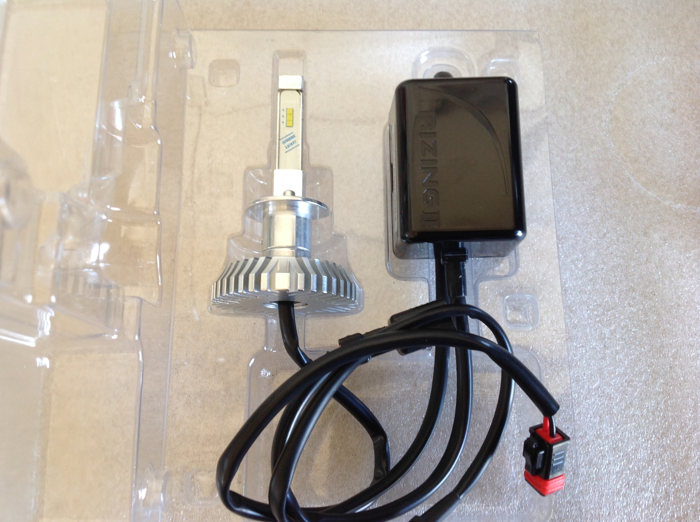 光モノ3連発ですぅ ホンダ ライフ Hid Led その他電装系 Hid Led その他電装系 電装系関連パーツ取付 スタッフ日記 コクピット きねいわ 車のカスタマイズにかかわるスタッフより