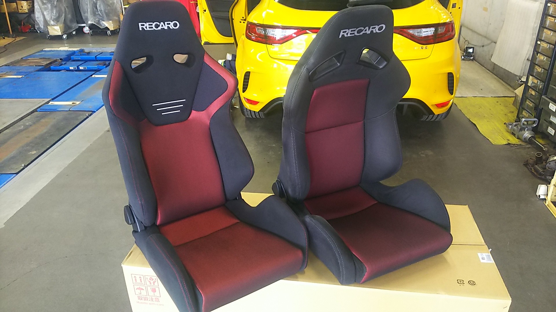 Z34 シート交換 日産 フェアレディz インテリア インテリア ステアリング シート交換 スタッフ日記 コクピット モリオカ 車 のカスタマイズにかかわるスタッフより