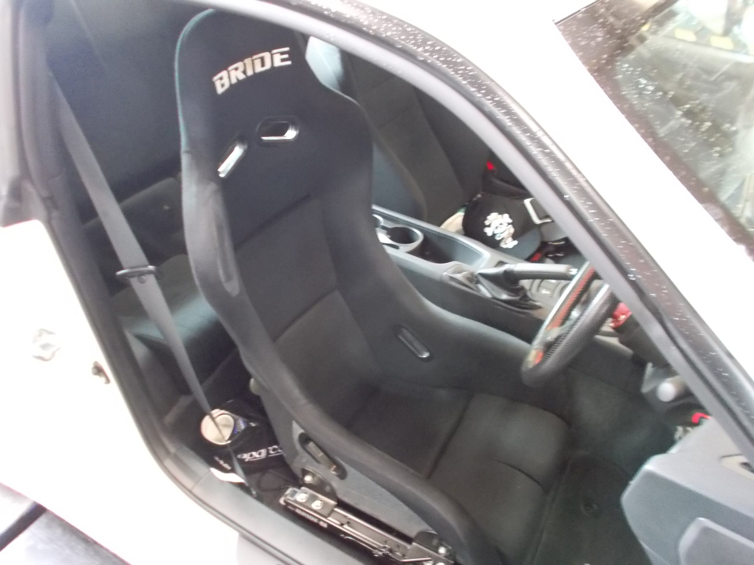 86 4点シートベルトハーネスアンカー取付け 4点ハーネス取付け トヨタ 86 Zn6 その他 その他 快適なカーライフ用品からマニアックなgtパーツまで取り付けいたしますので御相談下さい 作業日誌 コクピット 川越 お店の得意技紹介