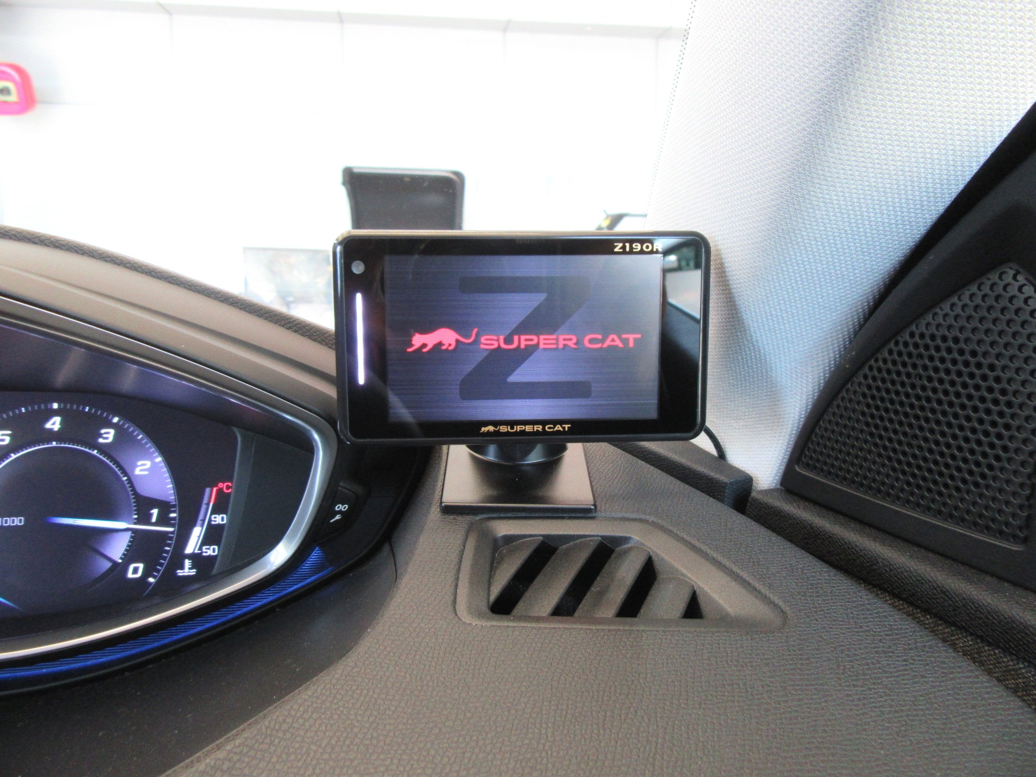 安全運転の必需品！ユピテルとコムテックのレーダー探知機を2台