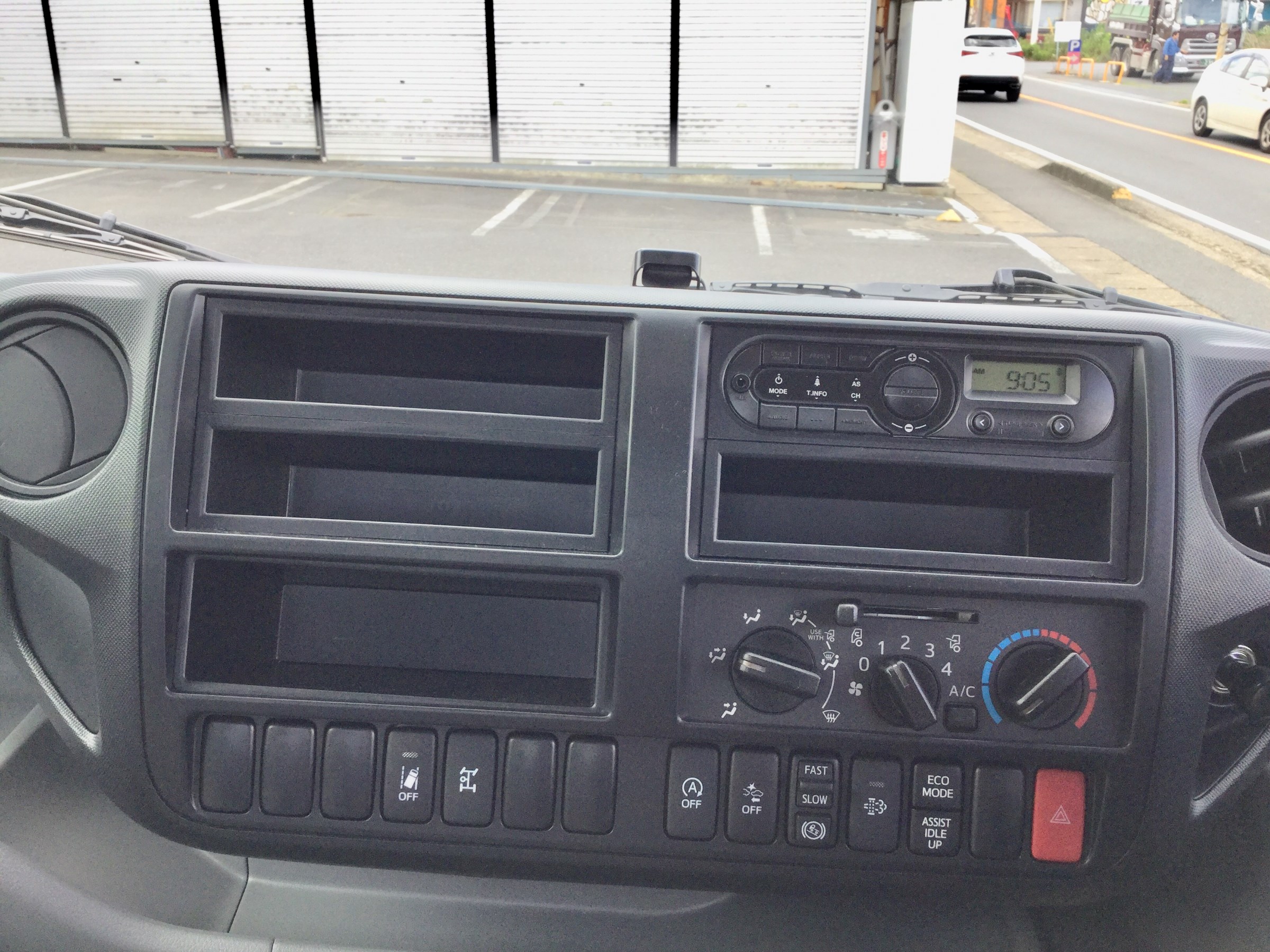 □日野DUTRO□ 〜 デュトロにcarrozzeria AVIC-RZ701ナビ取付 〜 | AV ...