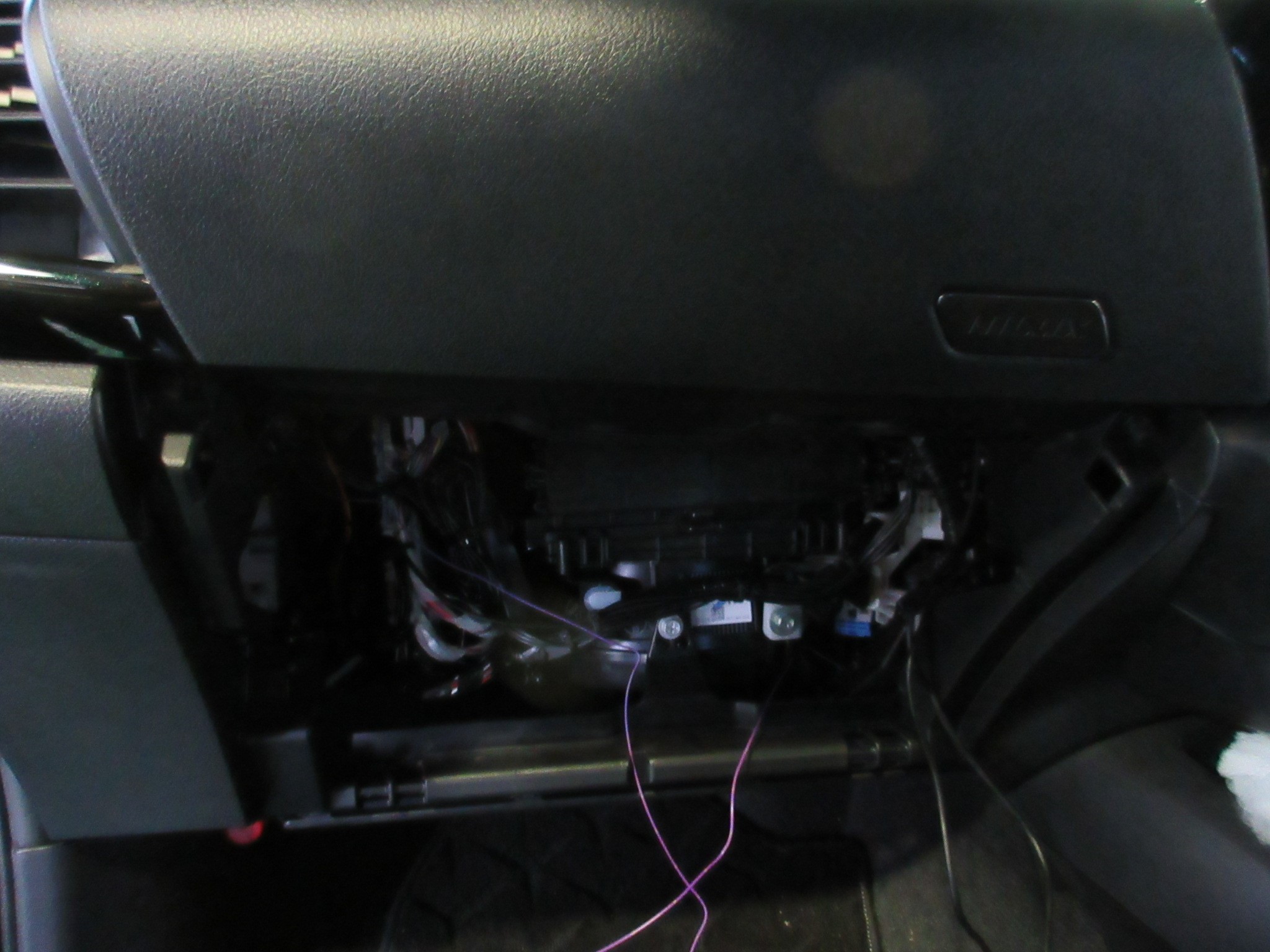 Gun125 ハイラックスにエンジンスターター取付 トヨタ ハイラックス Hid Led その他電装系 Hid Led その他電装系 電装系関連パーツ取付 Staff日記 コクピット さつま貝塚 車のカスタマイズにかかわるスタッフより