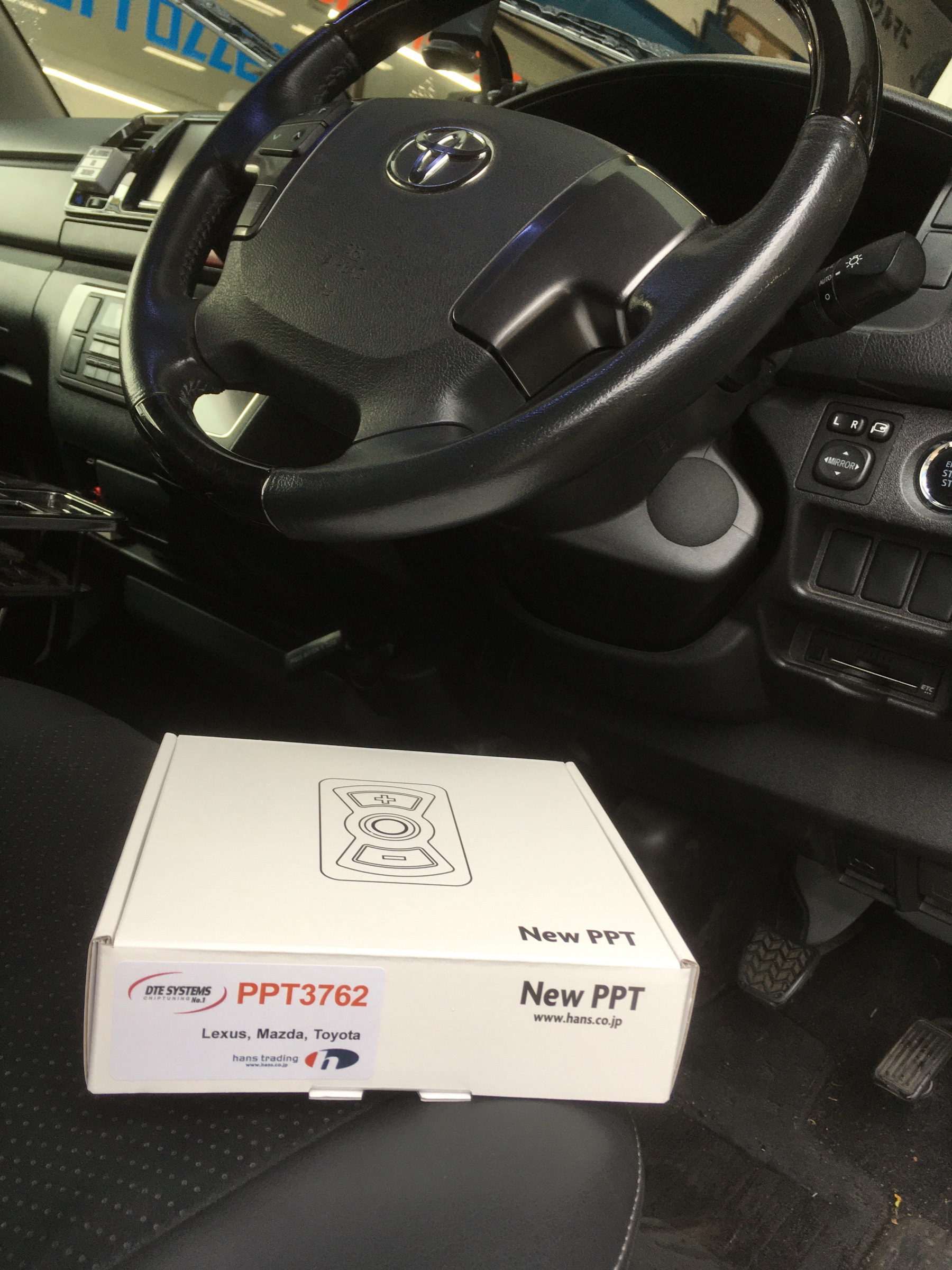 ハイエースにdteシステムのスロコン New Pptを取り付け カスタマイズ日記 コクピット 相模原 車 のカスタマイズにかかわるスタッフより
