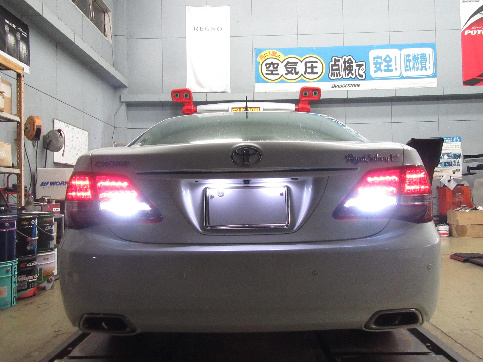 200系クラウントヨタ純正バッグカメラ