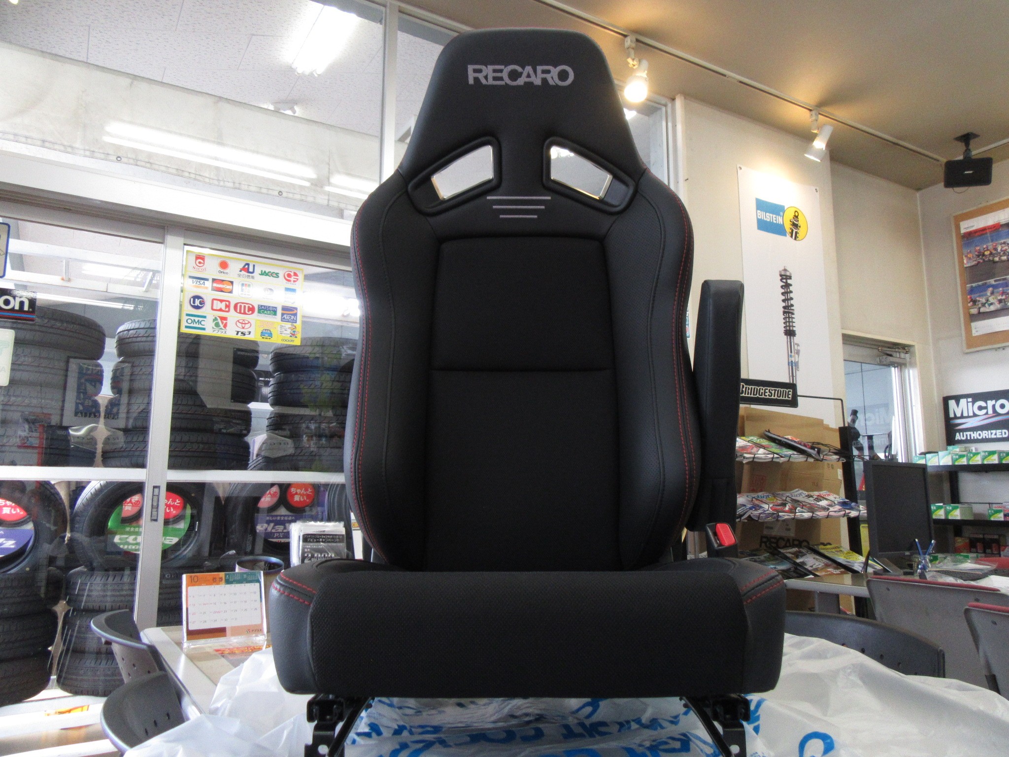 運転すると疲れる そんなジムニーオーナーにはレカロシートがオススメです スズキ ジムニー 店長アサコのブログ コクピット 55 車 のカスタマイズにかかわるスタッフより