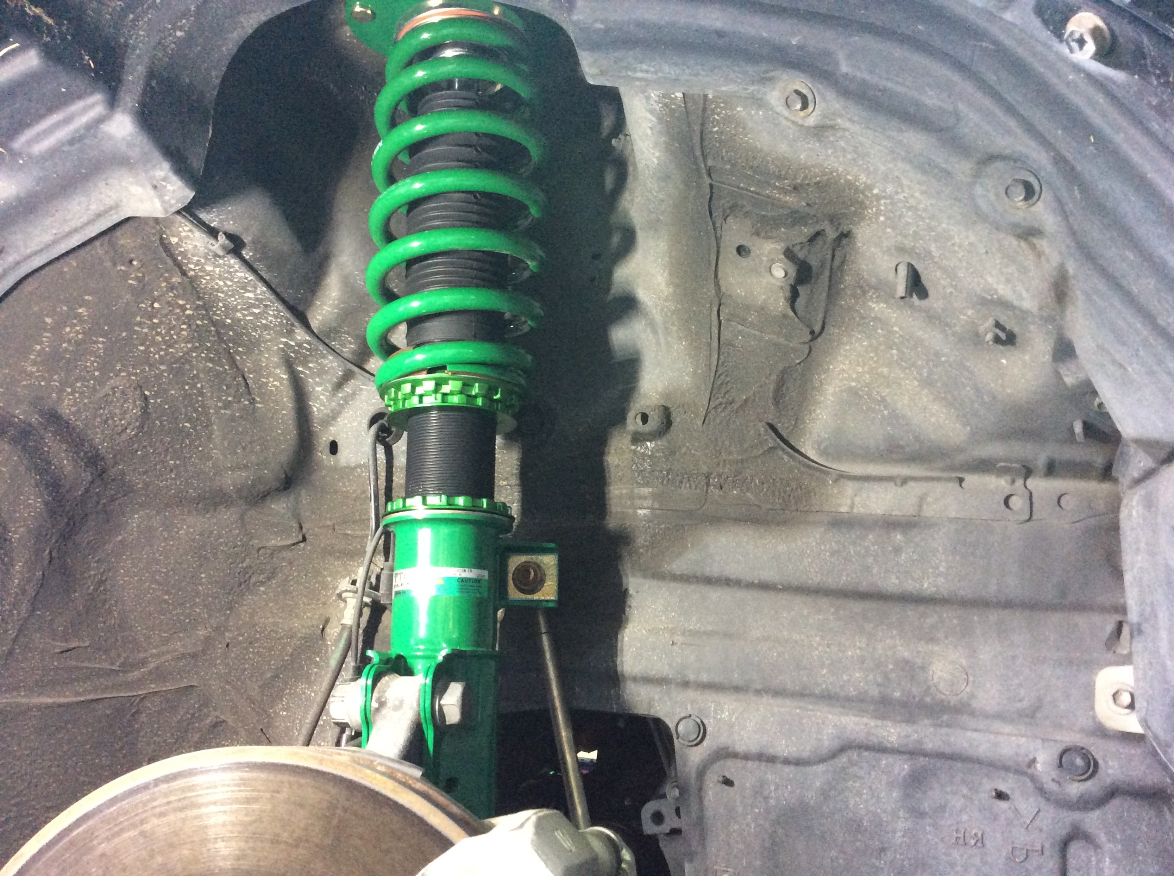 乗り心地を求めて トヨタ ヴェルファイア ハイブリッド 足まわり サスペンション ブレーキ 足まわり サスペンション ブレーキ サスペンションパーツ関連取付 スタッフ日記 コクピット 嵯峨野