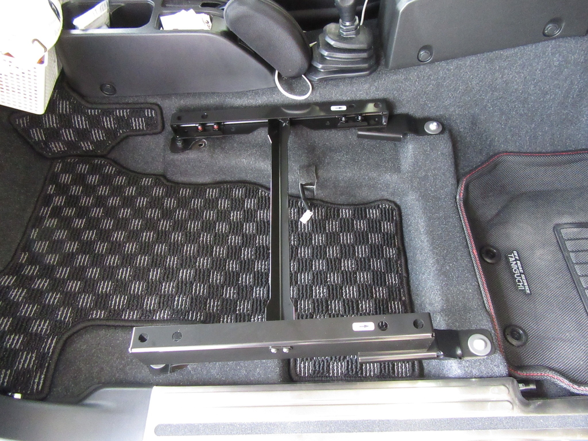 運転すると疲れる！」そんなジムニーオーナーにはレカロシートが