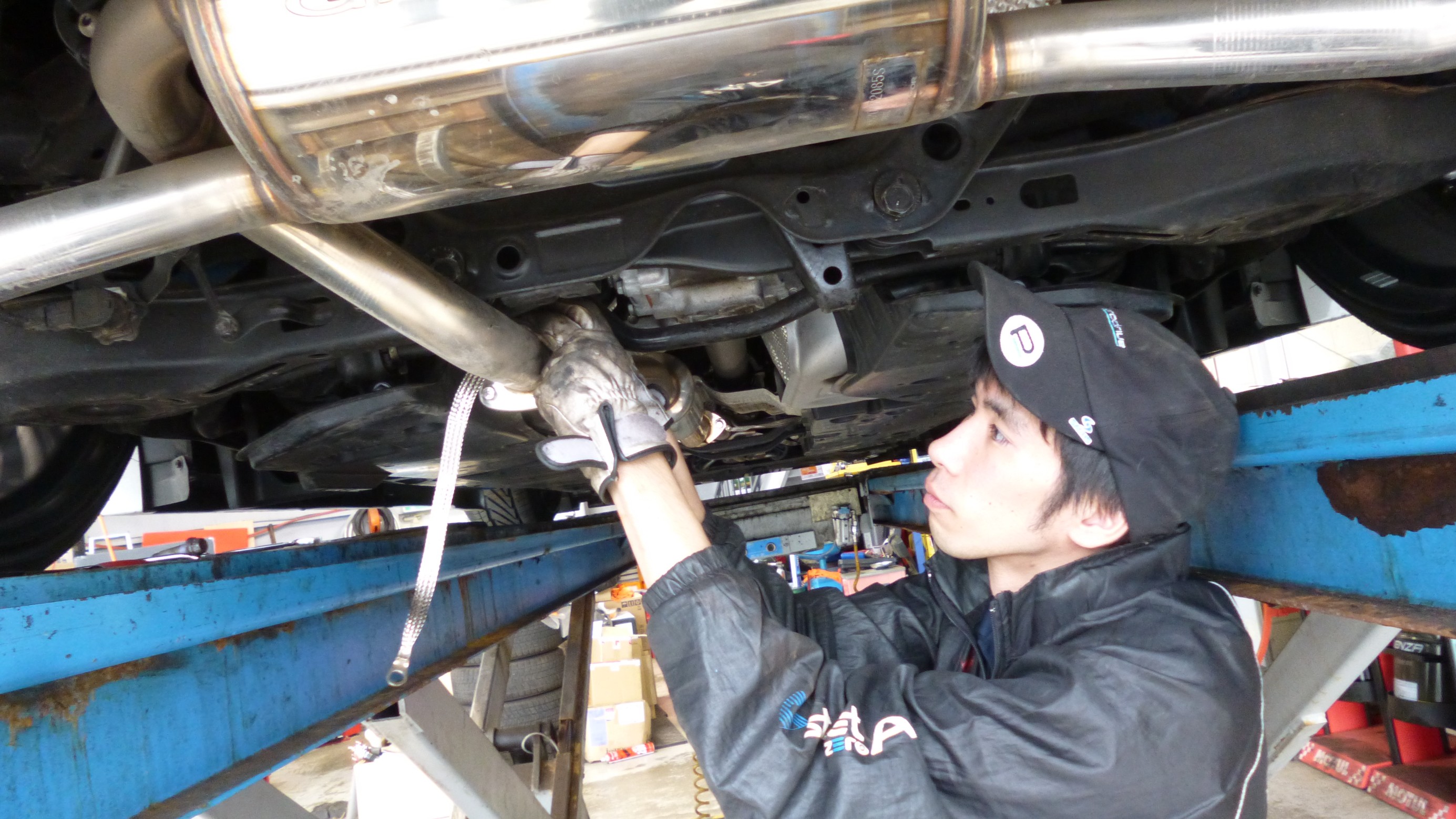 ブーム再燃 !? 柿本改 マフラーアース | トヨタ C-HR 吸・排気系 吸・排気系 > 吸排気系関連パーツ取付 | Feel Book |  スタイルコクピット フィール | 車のカスタマイズにかかわるスタッフより