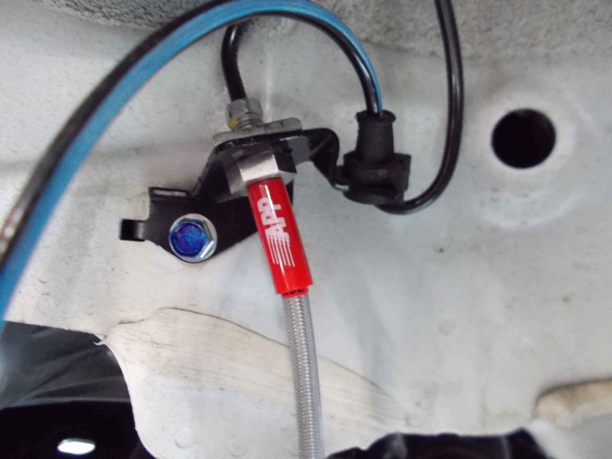 フィットRS エンドレス製のスポーツブレーキパッド ＆ APP製ステンメッシュブレーキホース装着。 | ホンダ フィット 足まわり（サスペンション・ ブレーキ） 足まわり（サスペンション・ブレーキ） > ブレーキキャリパー・ブレーキパッド交換 | 作業日誌 | コクピット 川越 ...