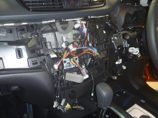 新車 ｔ32エクストレイルのオーディオ作業 Part 日産 エクストレイル Av カーナビ ドライブレコーダー Etc Av カーナビ ドライブレコーダー Etc ナビゲーション取付 Av用品取り付け作業事例 コクピット 麻生 お店の取付加工事例紹介