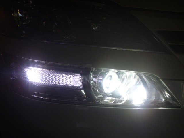 ヴェルファイアのライトカスタマイズ トヨタ ヴェルファイア Hid Led その他電装系 Hid Led その他電装系 Hidシステム取付 アフターパーツ取り付け事例 コクピット 麻生 お店の得意技紹介