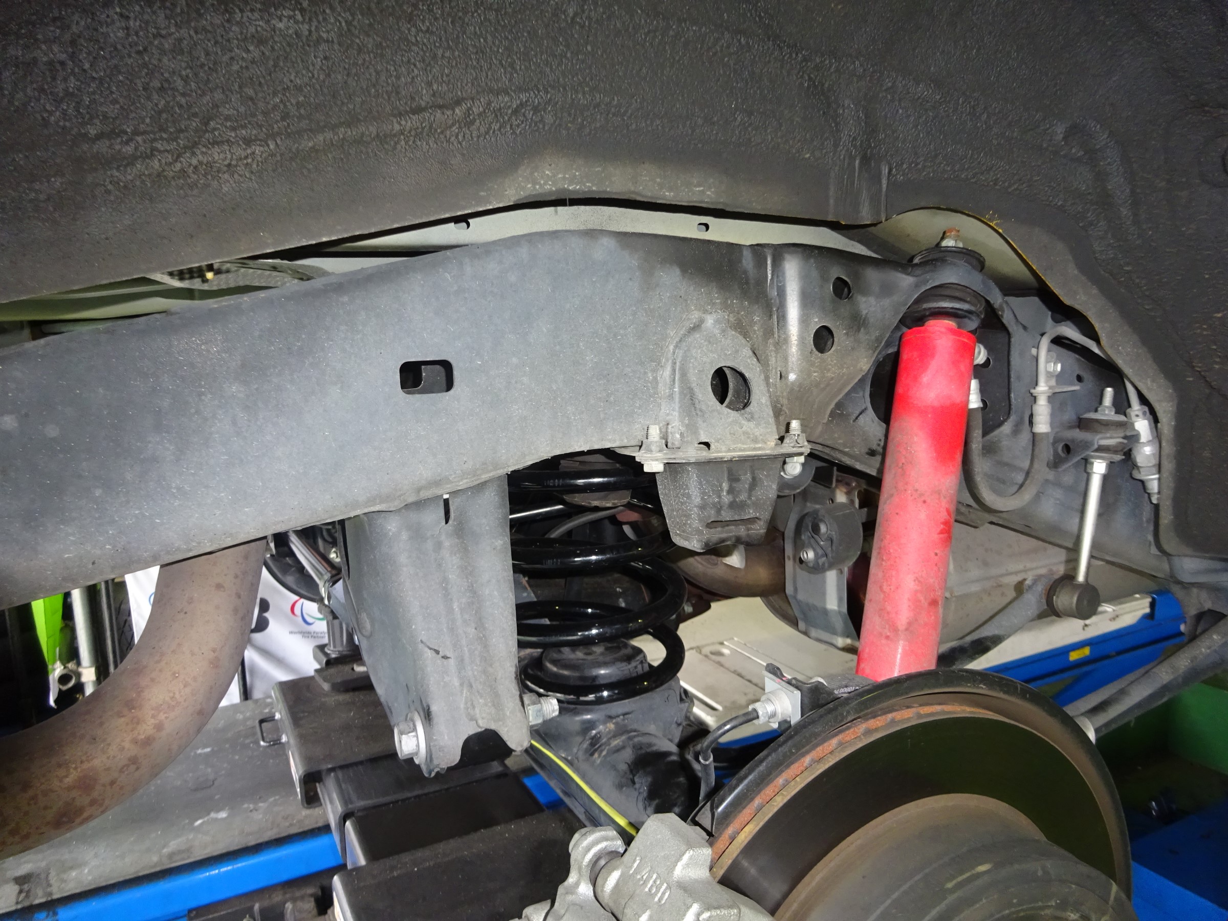 下廻りも綺麗にしませんか トヨタ Fjクルーザー 防せい剤 Staff日記 コクピット さつま貝塚 車 のカスタマイズにかかわるスタッフより
