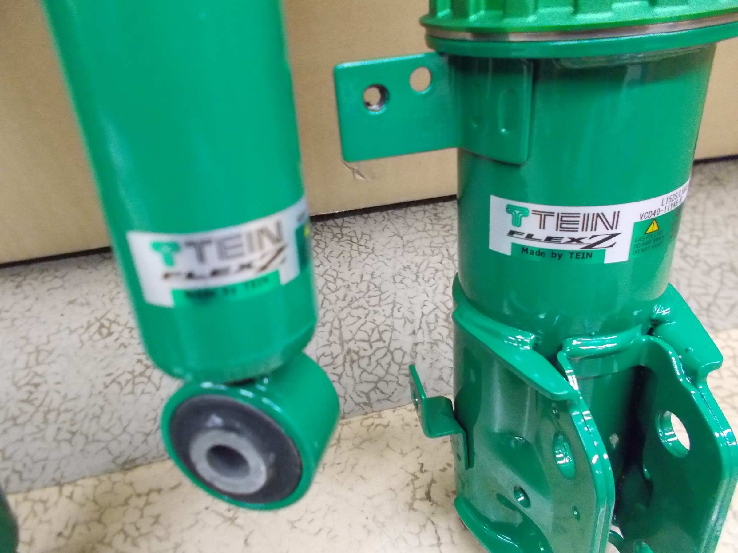 エッセ テイン製の車高調「FLEX-Z」装着＆アライメント作業