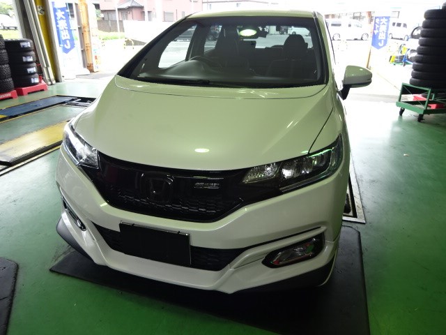 フィットハイブリッド サブウーファー 補強バー取付け ホンダ フィットハイブリッド 足まわり サスペンション ブレーキ 足まわり サスペンション ブレーキ その他足回り関連パーツ スタッフ日記 コクピット さつま岸和田