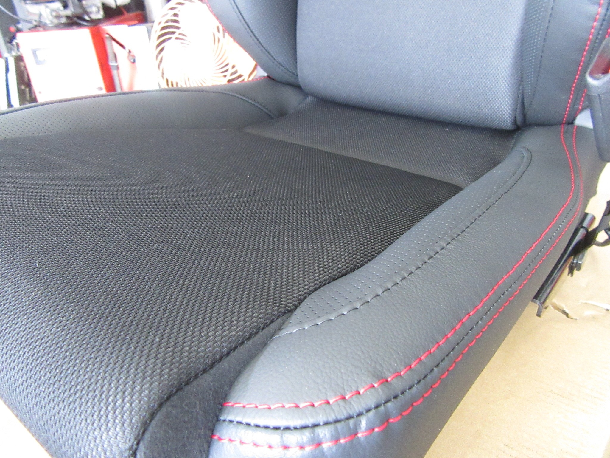 運転中の腰痛はシートが原因かも スバルwrxに レカロ Sr 7f Lassic を取り付けました スバル Wrx Sti 店長アサコのブログ コクピット 55 車のカスタマイズにかかわるスタッフより