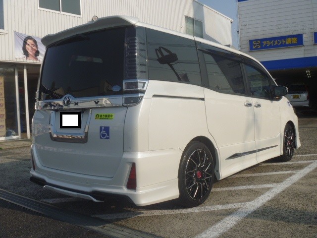 TOYOTA VOXY 車高調＆EDFC取り付け＆インチアップ☆ | トヨタ